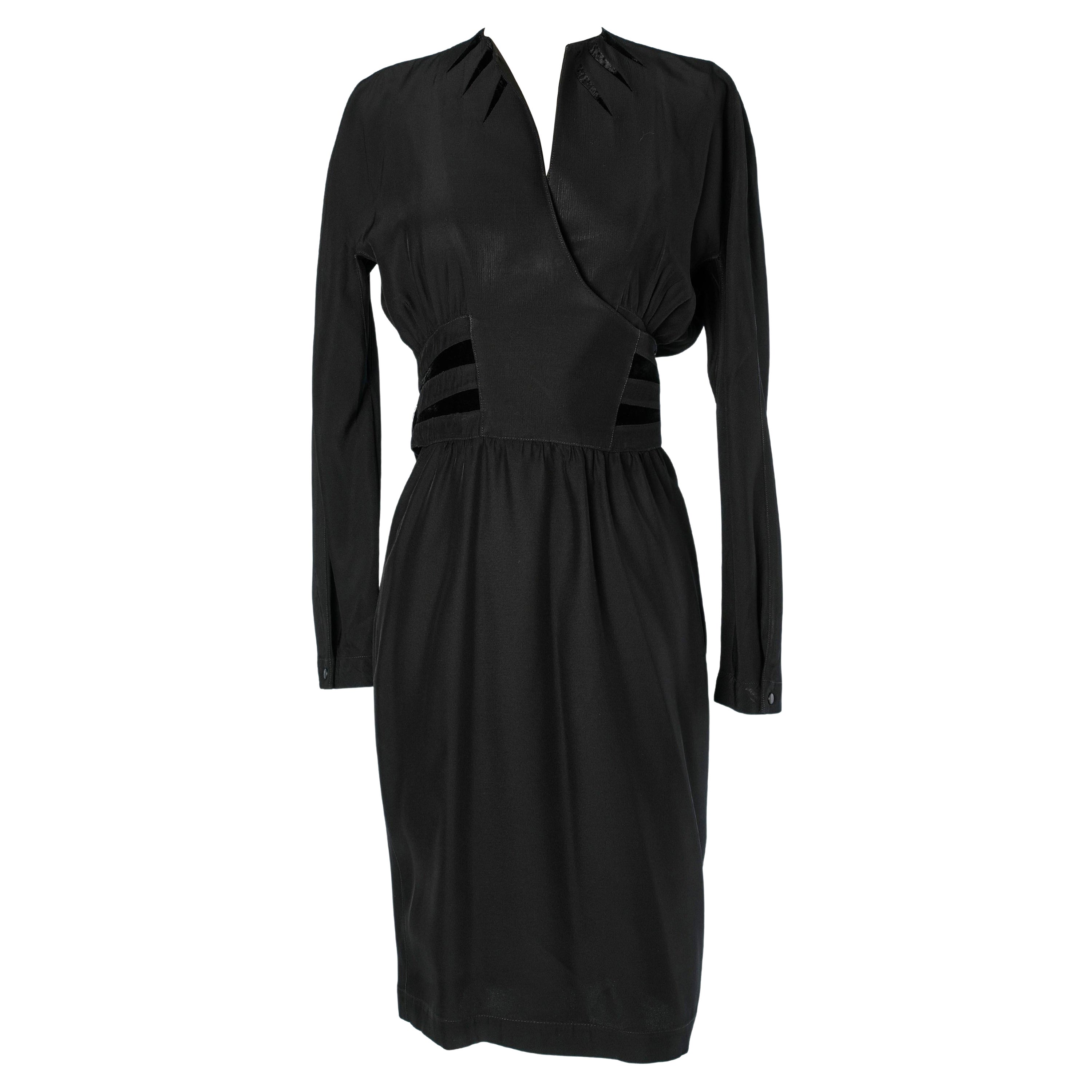 Abito da cocktail nero in crepe satin e velluto taglio Thierry Mugler