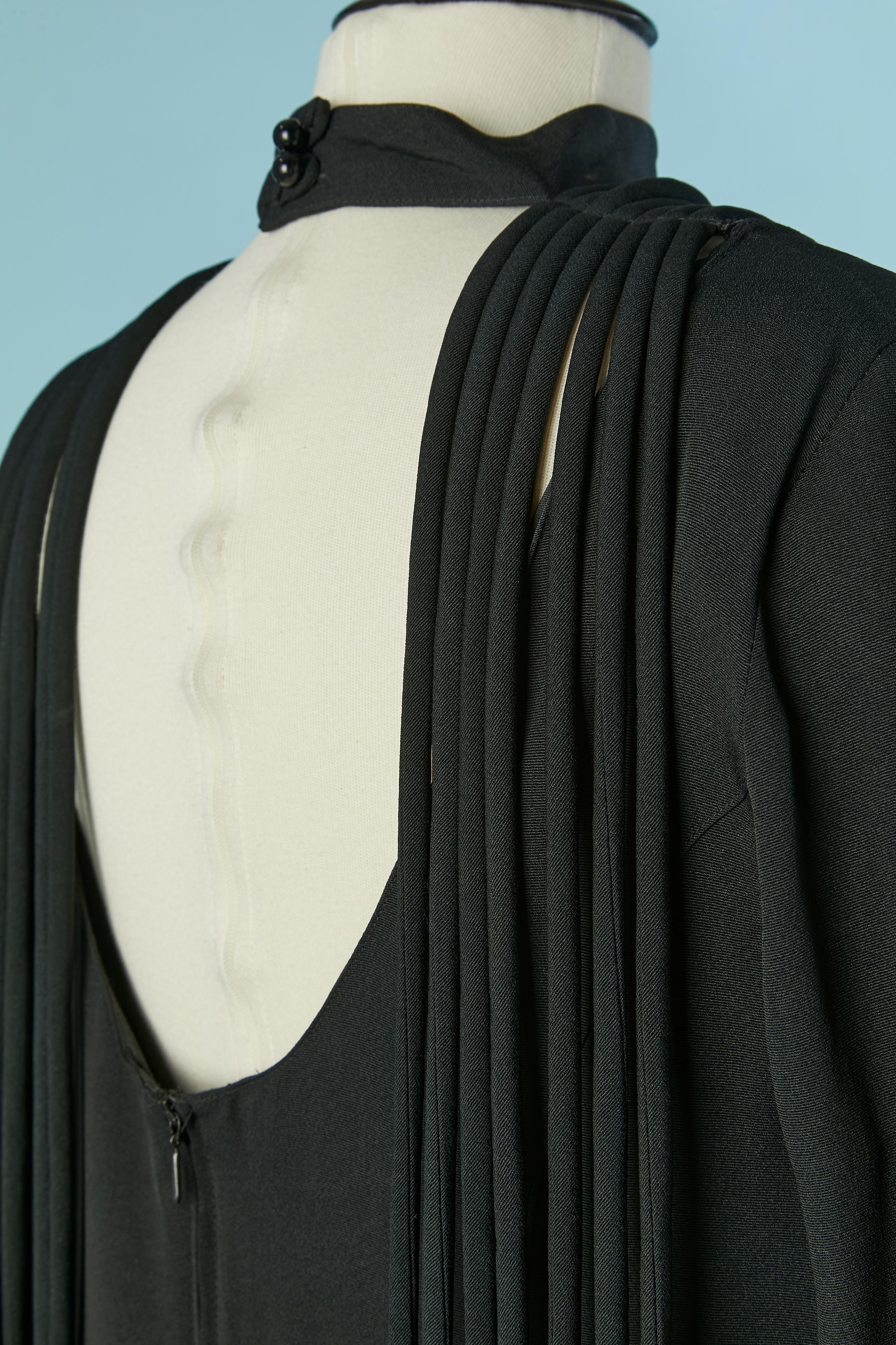 Robe de cocktail noire à col transparent perlé et franges LOUIS FERAUD Pour femmes en vente