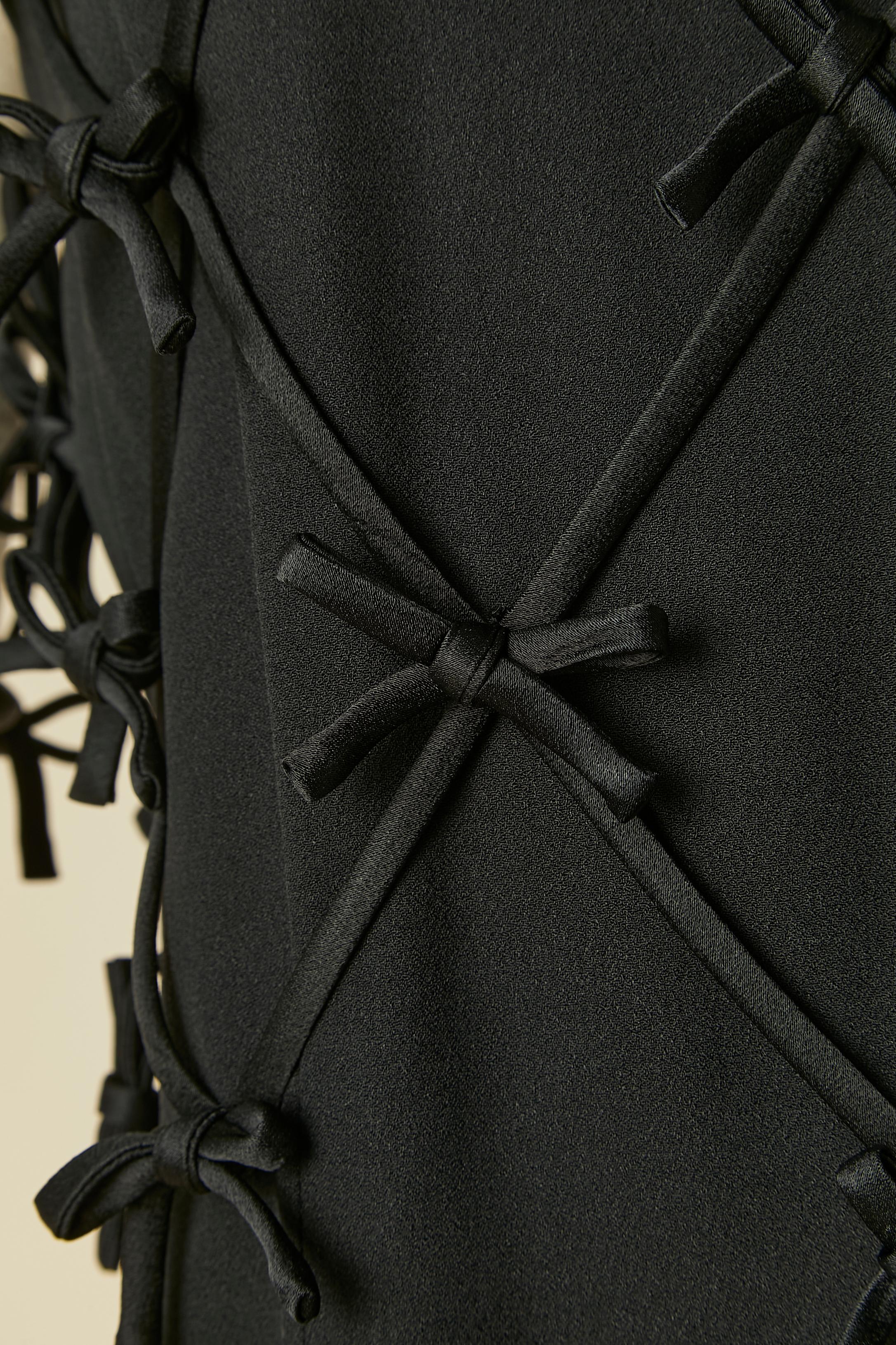 Noir Robe de cocktail noire avec nœud MOSCHINO CHEAP & CHIC en vente