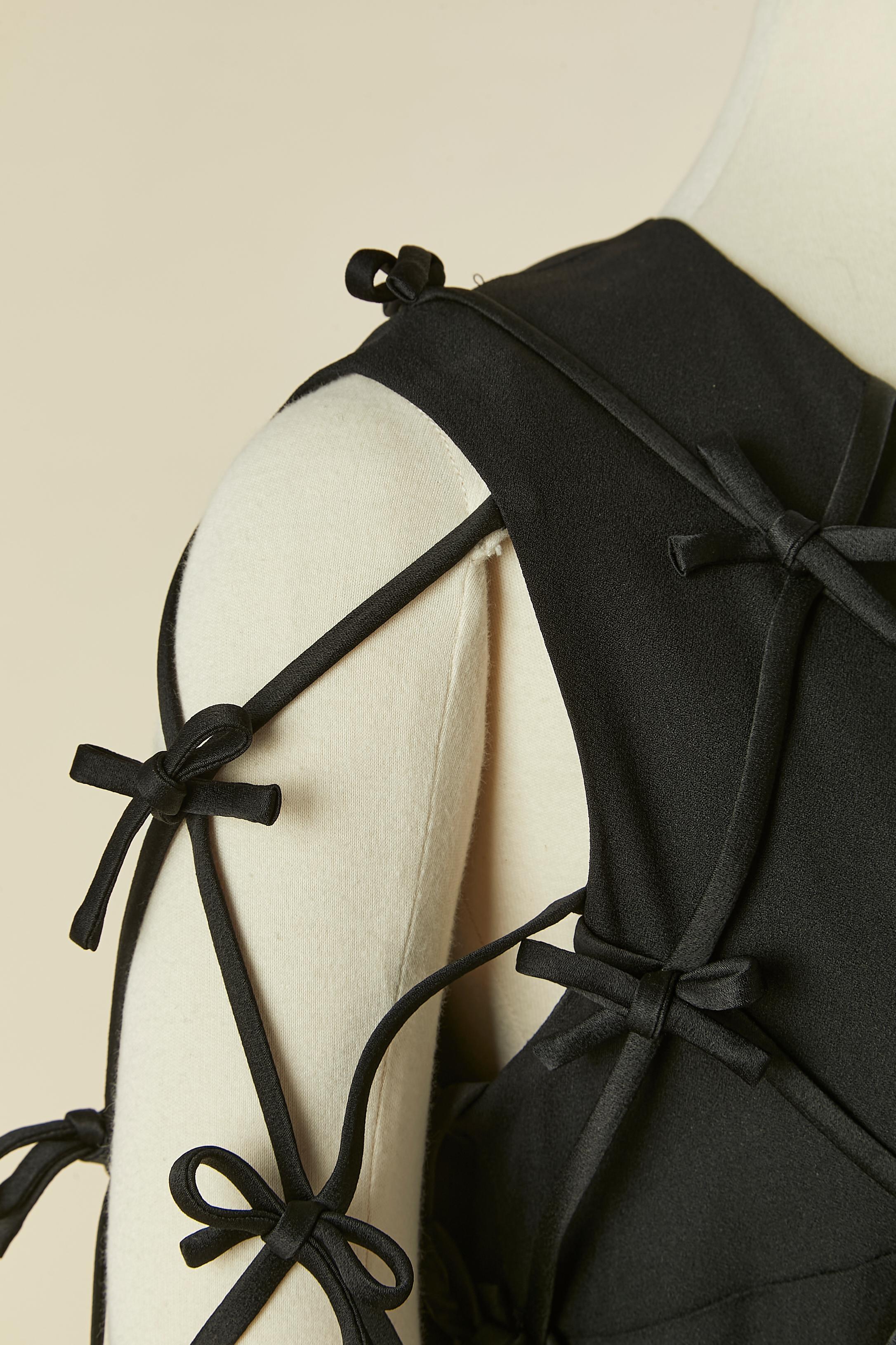 Robe de cocktail noire avec nœud MOSCHINO CHEAP & CHIC Excellent état - En vente à Saint-Ouen-Sur-Seine, FR