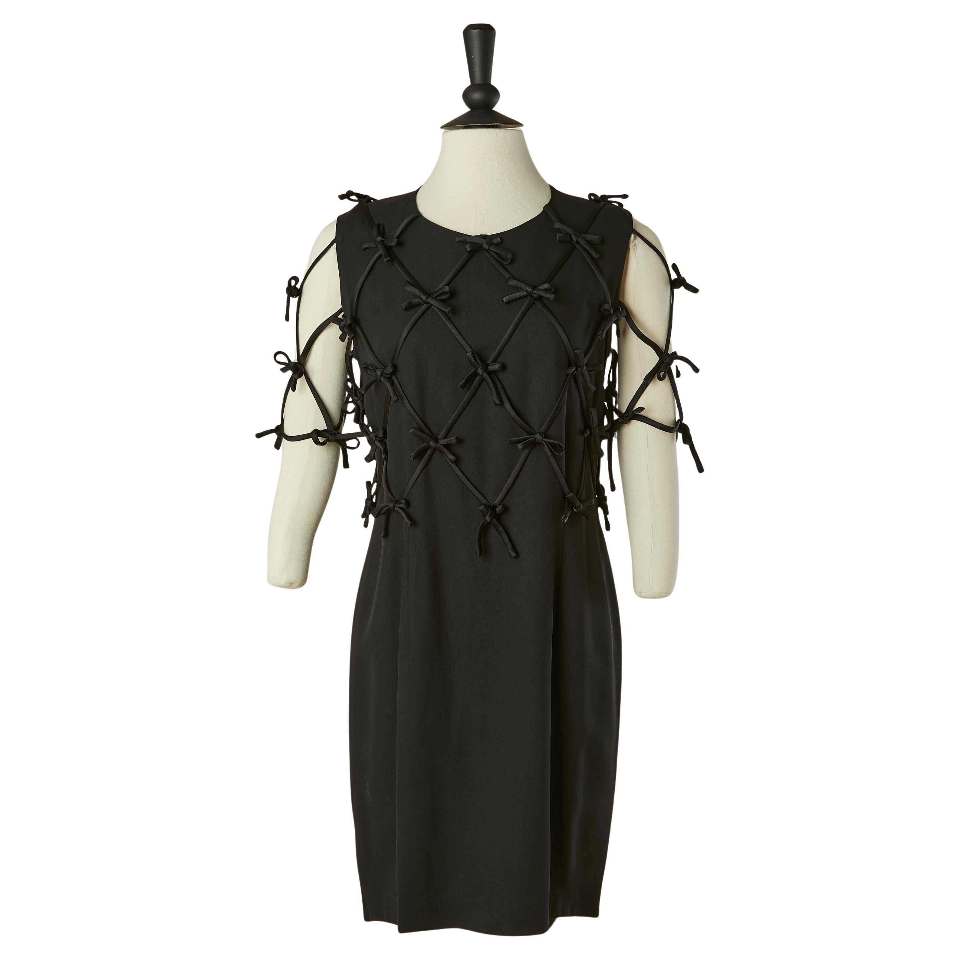 Robe de cocktail noire avec nœud MOSCHINO CHEAP & CHIC en vente