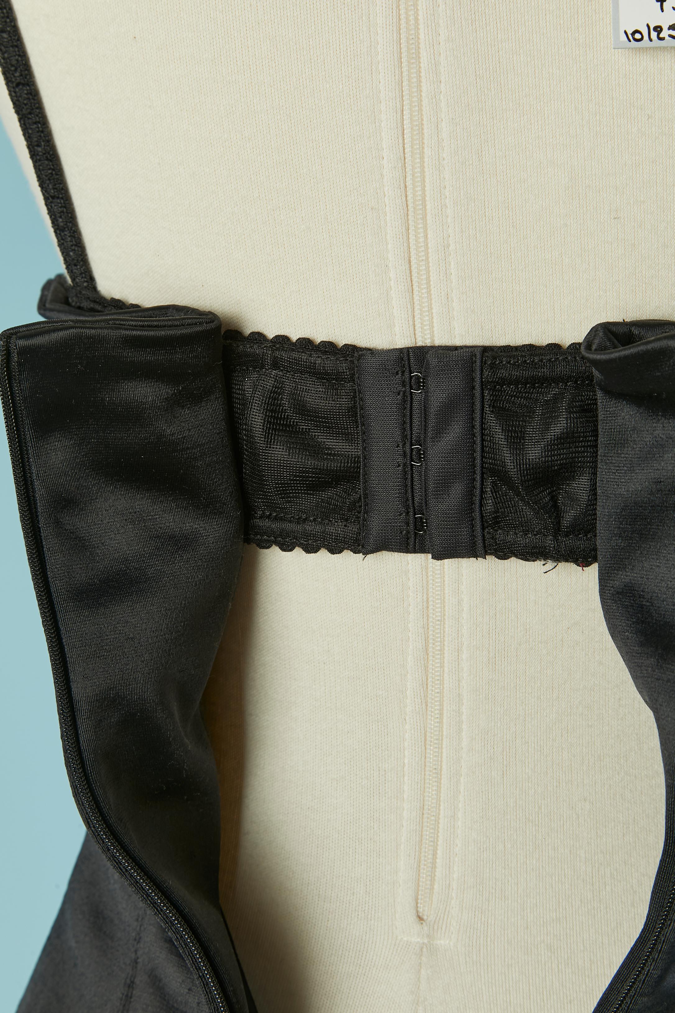 Robe de cocktail noire avec soutien-gorge en tulle et paillettes CHANTAL THOMASS en vente 1