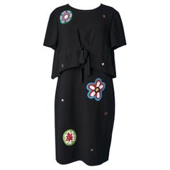 Vestido de cóctel negro con apliques de flores bordadas ¡Moschino Couture!