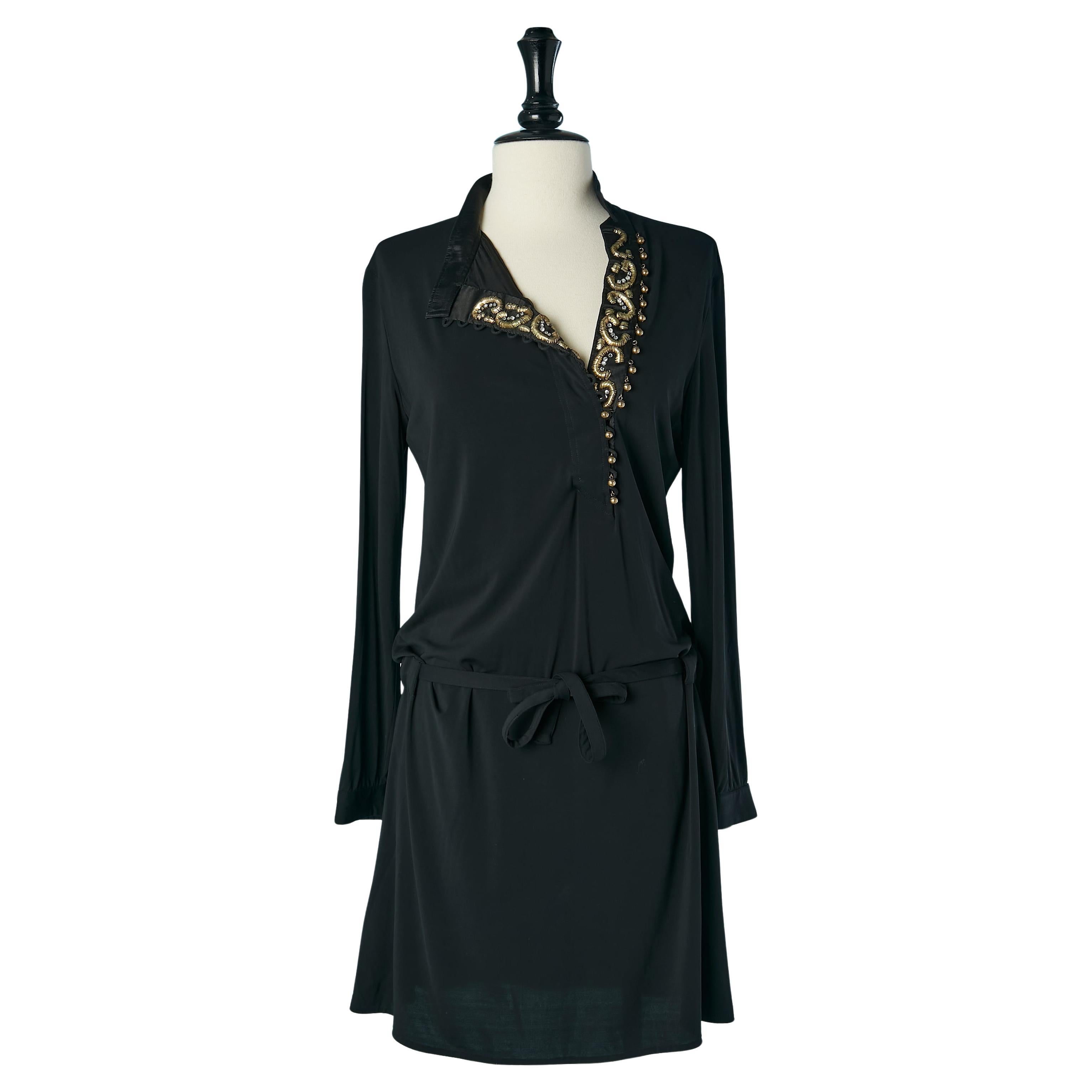 Vestido de cóctel negro con bordados dorados y pedrería Roberto Cavalli en venta