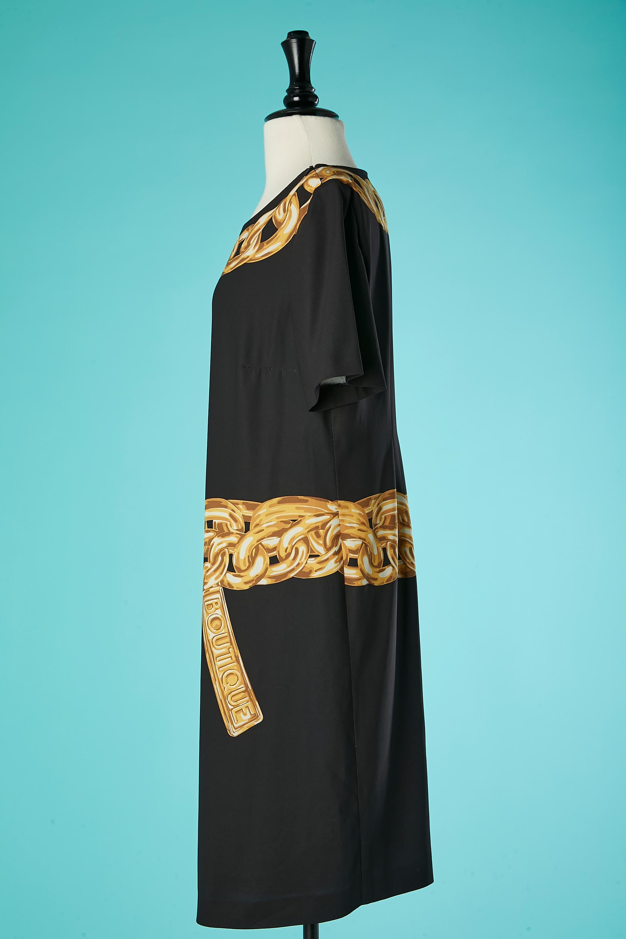 Black cocktail dress with gold oversize printed chain Boutique Moschino  In Excellent Condition For Sale In Saint-Ouen-Sur-Seine, FR