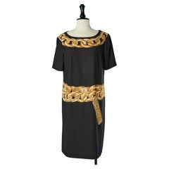 Black cocktail dress with gold oversize printed chain Boutique Moschino 