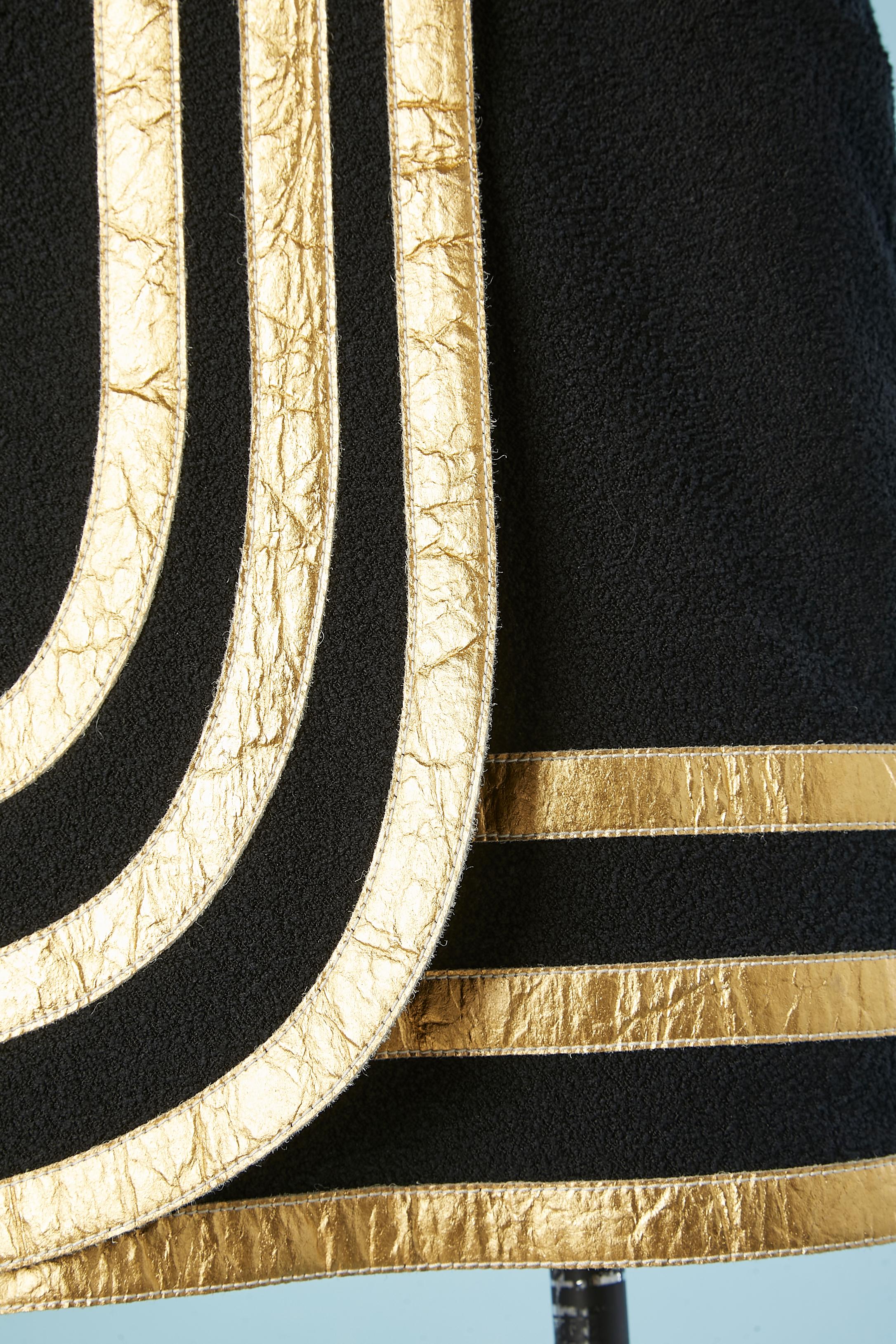 Robe de cocktail noire avec application de rubans dorés Chanel Métiers d''art Egyptomania Excellent état - En vente à Saint-Ouen-Sur-Seine, FR