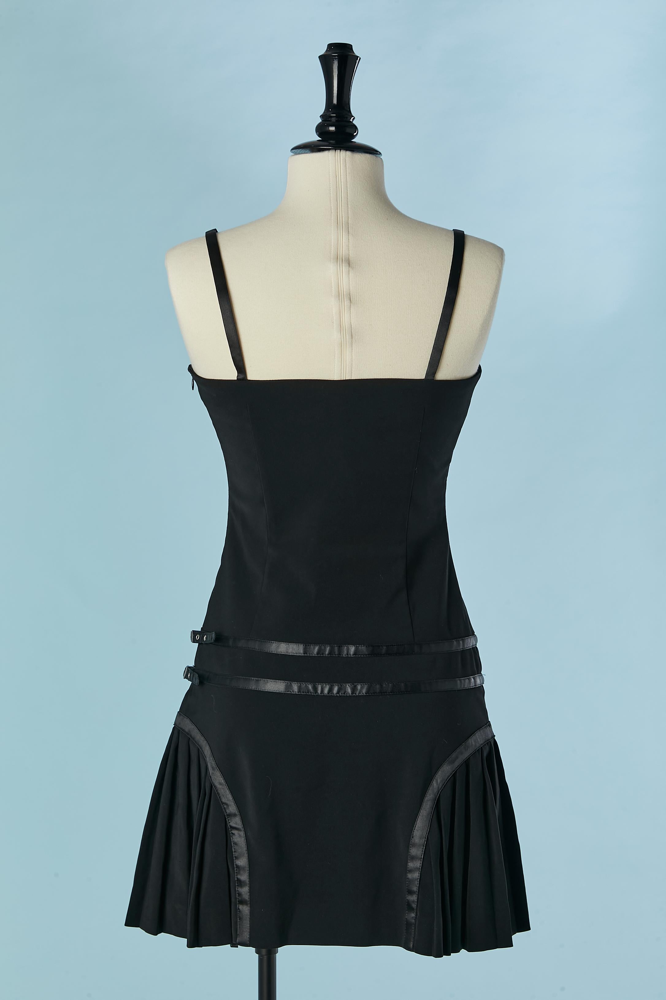 Black cocktail dress with pleated skirt Versace Jeans Couture  2