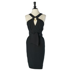 Schwarzes Cocktailkleid mit Harzschnalle auf der Oberseite und Wickelung von Thierry Mugler