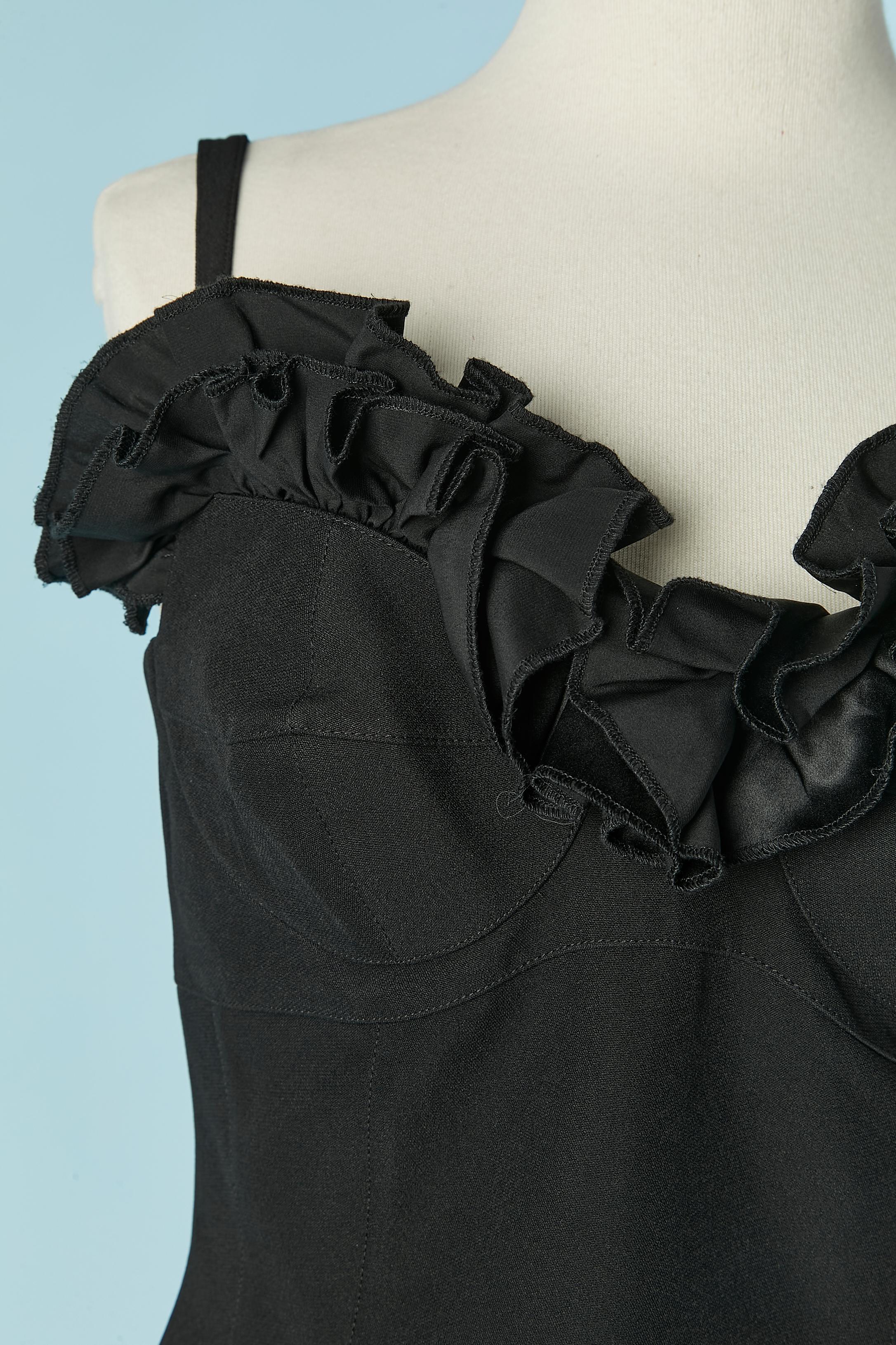 Black cocktail dress with ruffles edge on the top. Shell fabric composition: 52% rayon, 48% acetate. Pocket on both side. Cut-work. Hidden zip closure on the middle back. 
SIZE 38 (Fr) M 