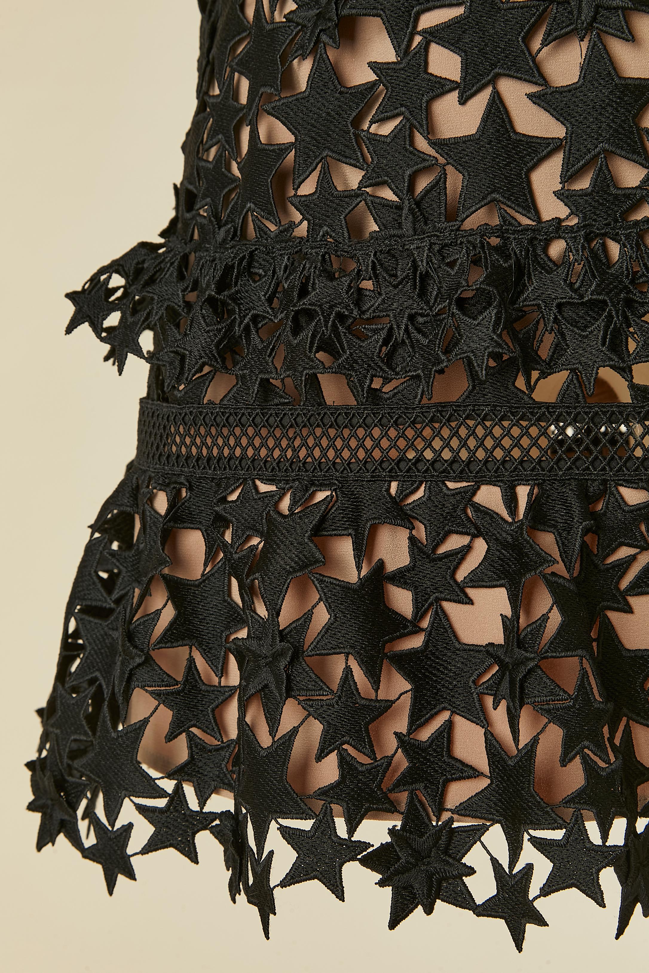 Robe de cocktail noire avec motif en dentelle étoilée Self-Portrait Excellent état - En vente à Saint-Ouen-Sur-Seine, FR