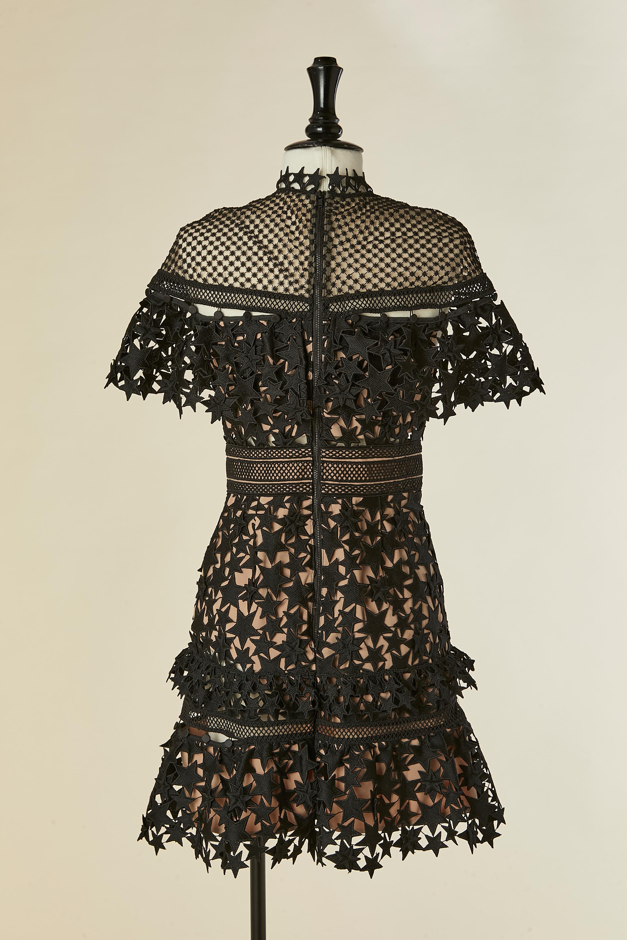 Robe de cocktail noire avec motif en dentelle étoilée Self-Portrait en vente 1