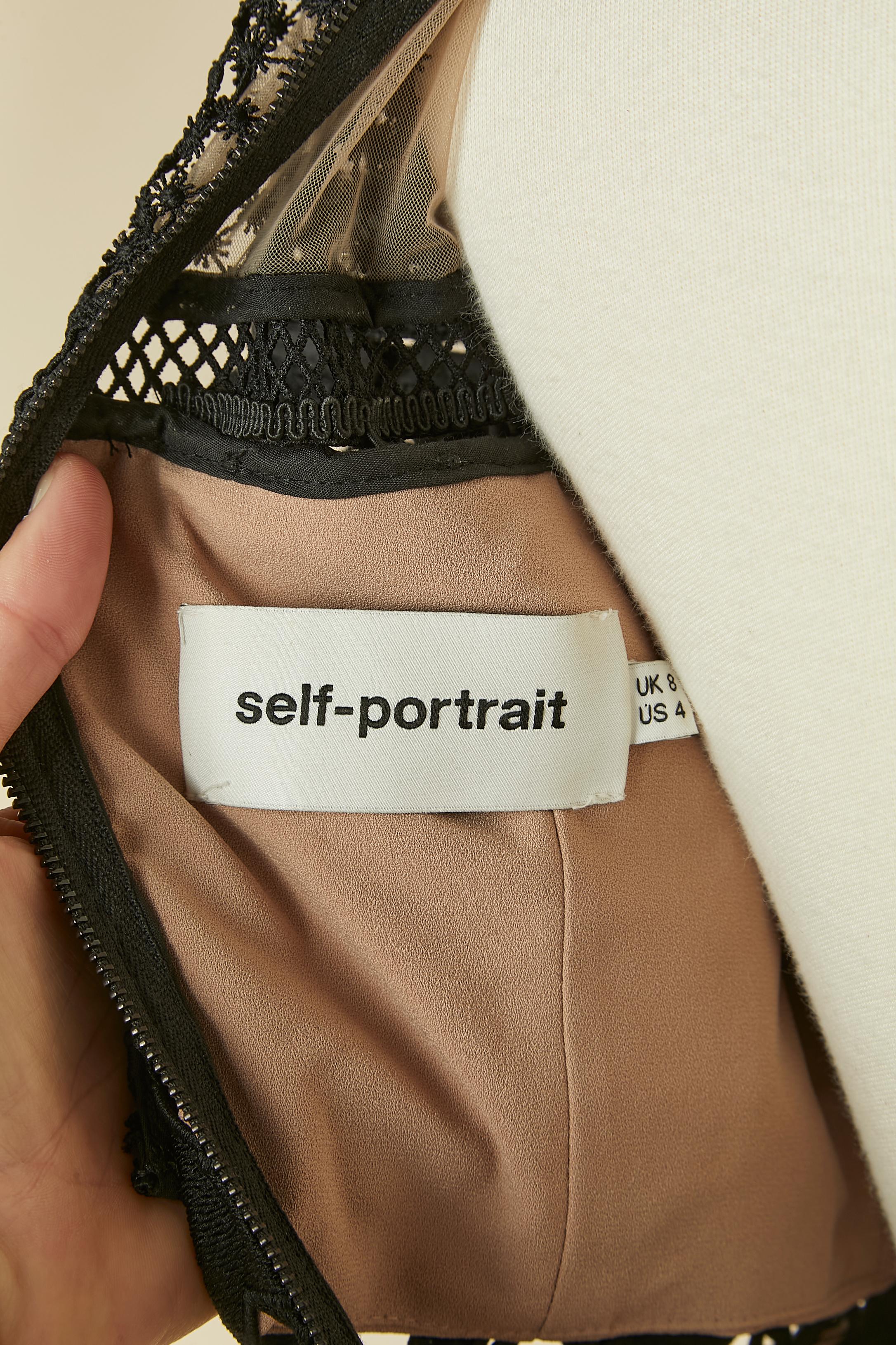 Robe de cocktail noire avec motif en dentelle étoilée Self-Portrait en vente 2
