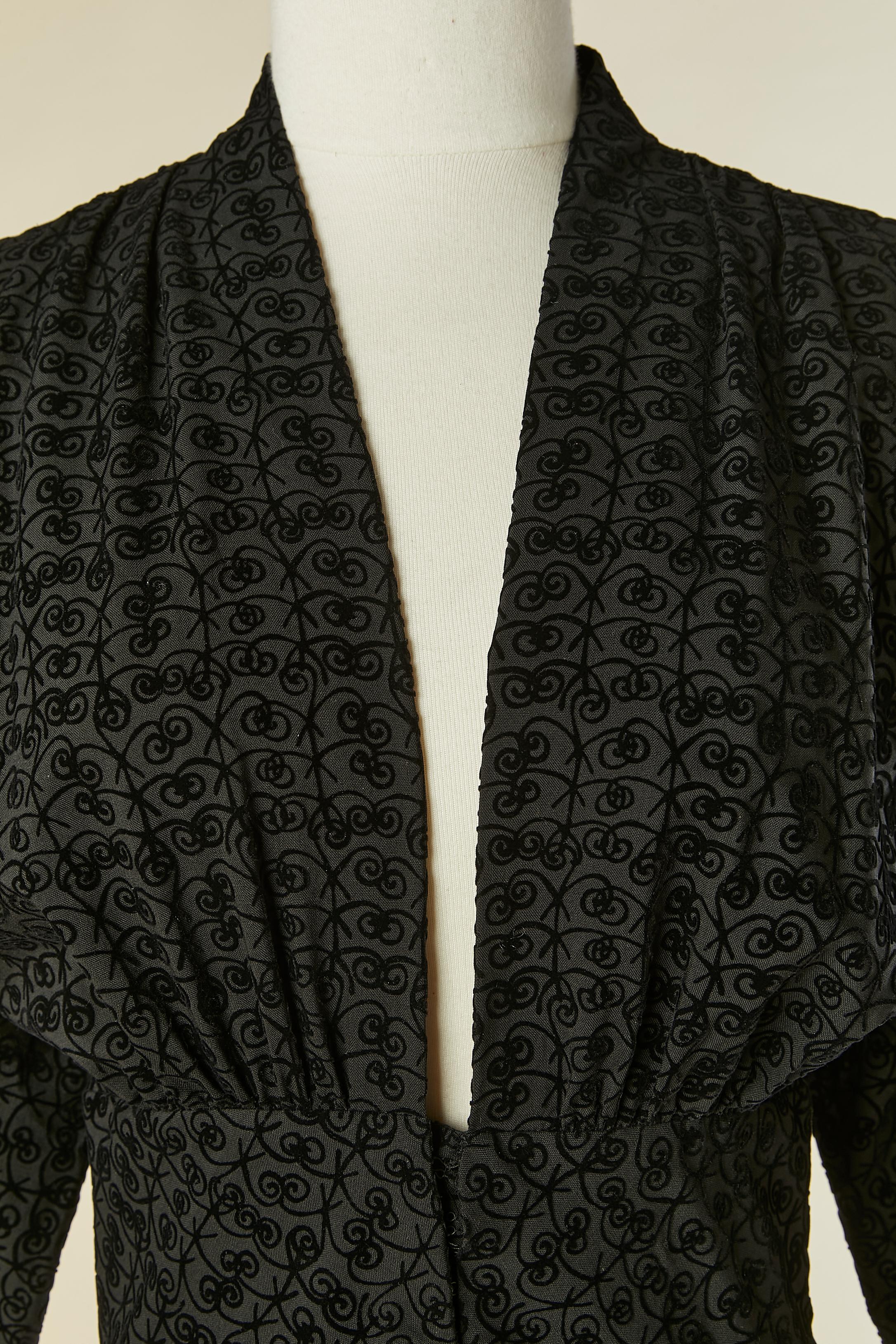 Schwarzes Cocktailkleid mit Samtmuster ALAIA im Zustand „Hervorragend“ im Angebot in Saint-Ouen-Sur-Seine, FR