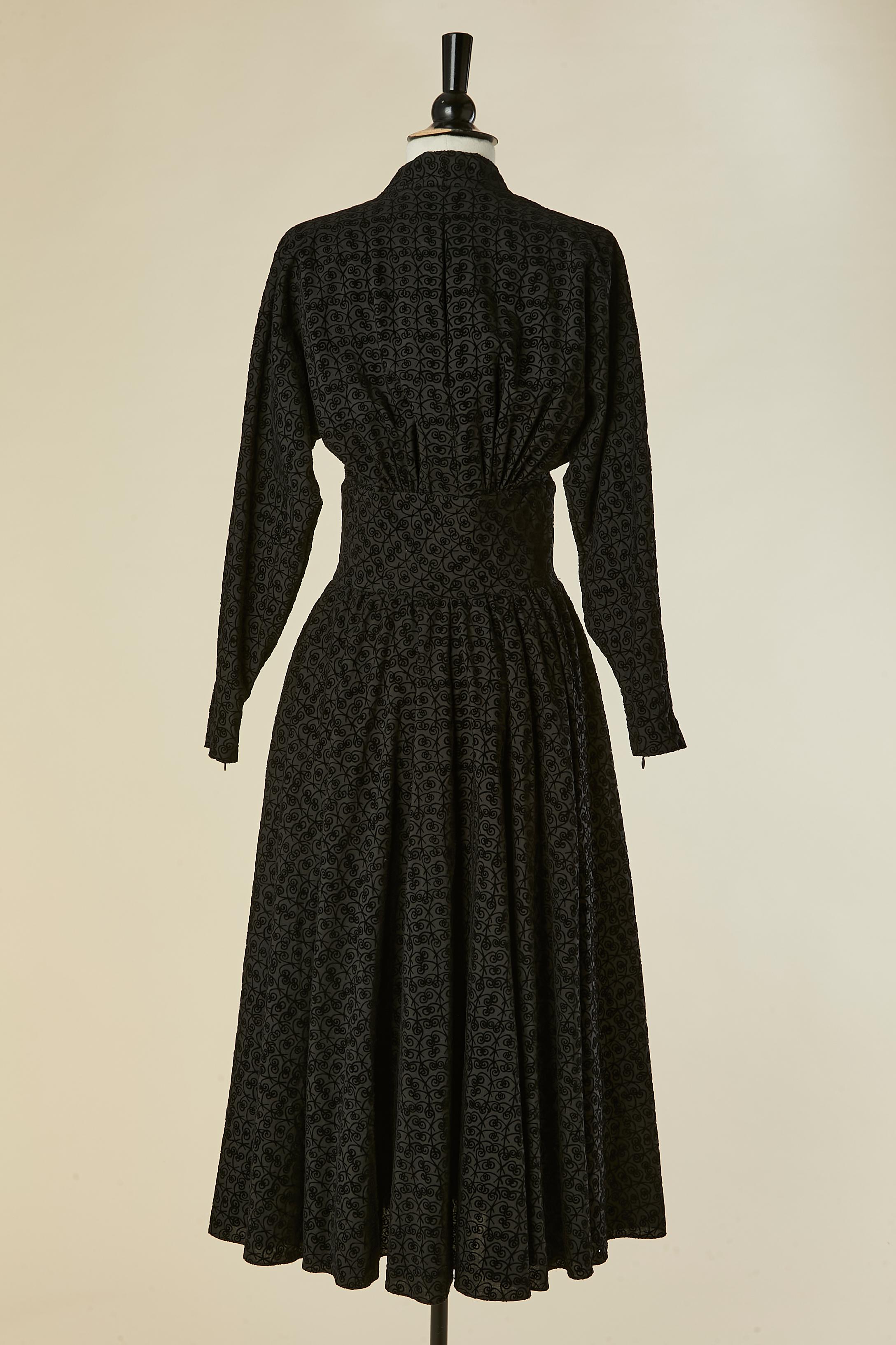 Schwarzes Cocktailkleid mit Samtmuster ALAIA im Angebot 5