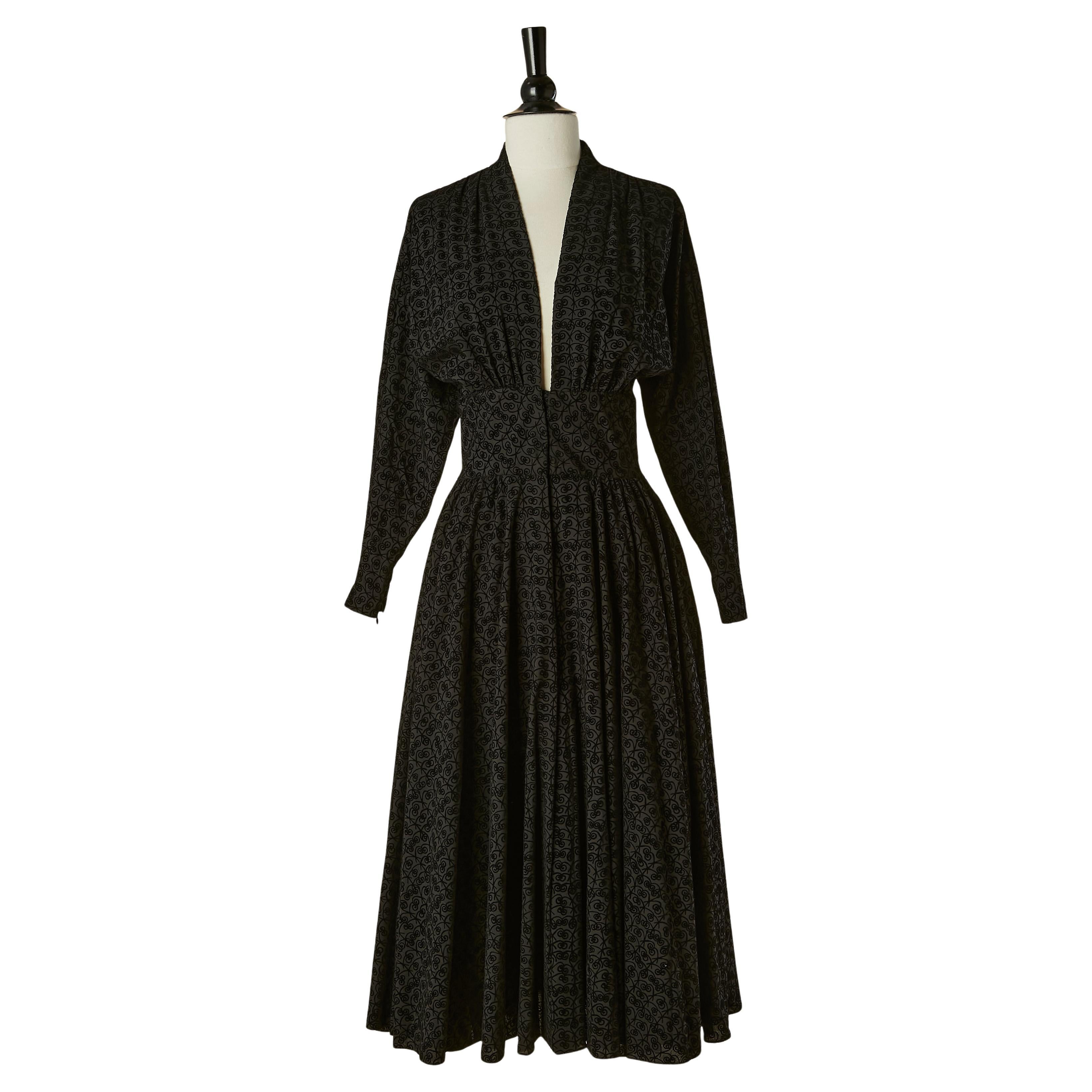 Schwarzes Cocktailkleid mit Samtmuster ALAIA im Angebot