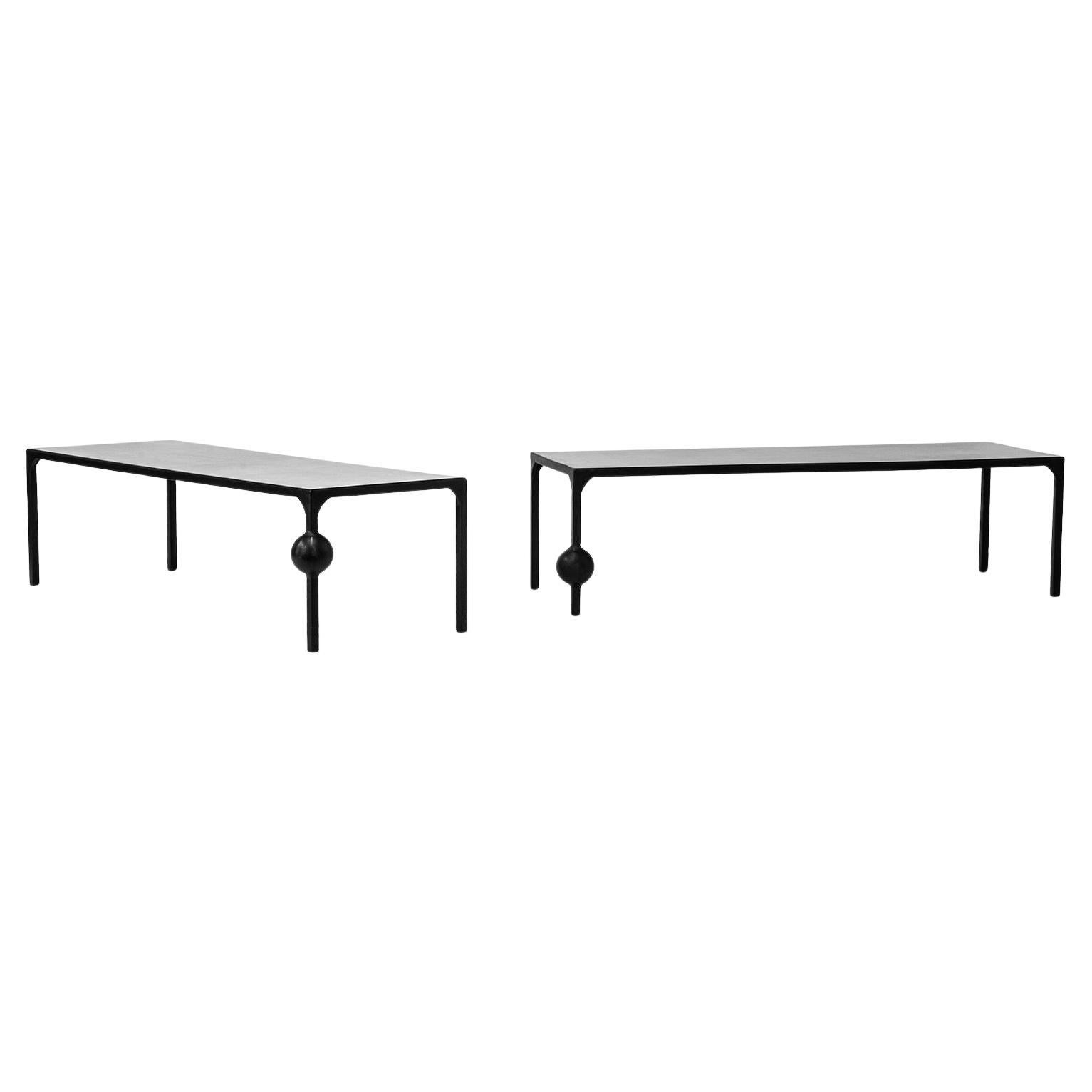 TABLEAU N° 2 - CAFÉ
A&M. Szymanski
d. 2024

Cette structure géométrique en acier massif est soutenue par un socle en forme de sphère coulée. La simplicité raffinée de ce design en dit long et ajoute de la profondeur et de l'élégance à n'importe quel