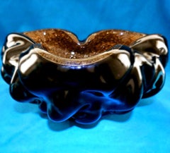 Schale aus schwarzem und kupferdurchwirktem Muranoglas, Lenti Design/One Aventurin