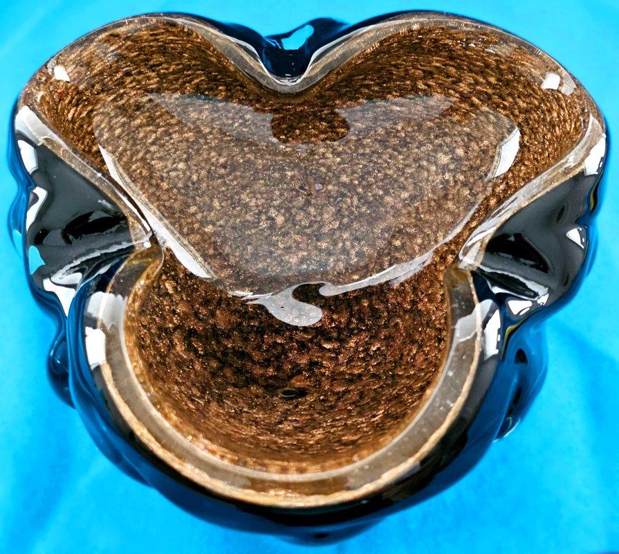 Rame Ciotola in vetro di Murano nero e rame infuso, design A Bugne con avventurina in vendita
