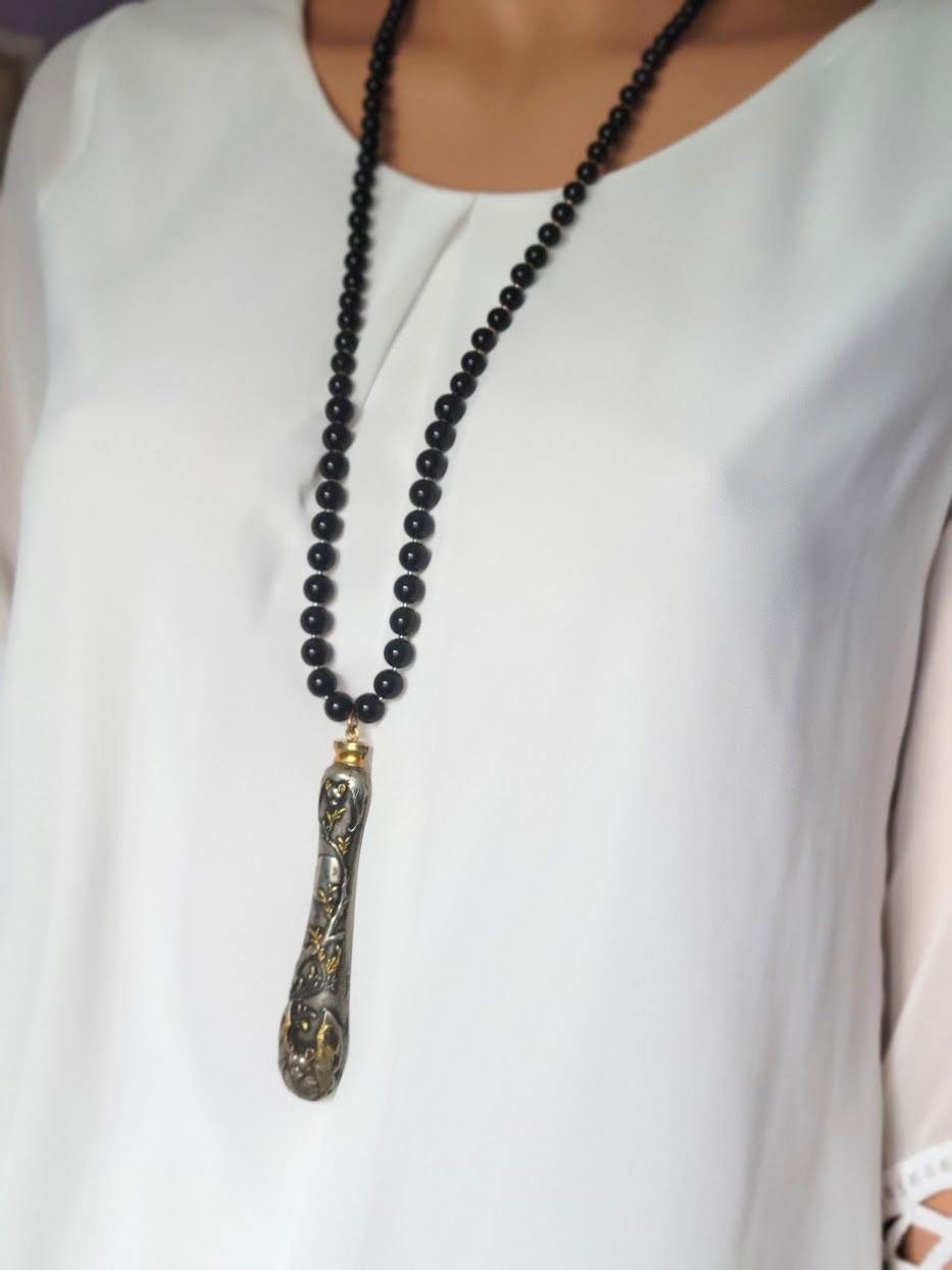 Schwarze Koralle Gold Halskette und japanischer Shakudo-Anhänger für Damen oder Herren im Angebot
