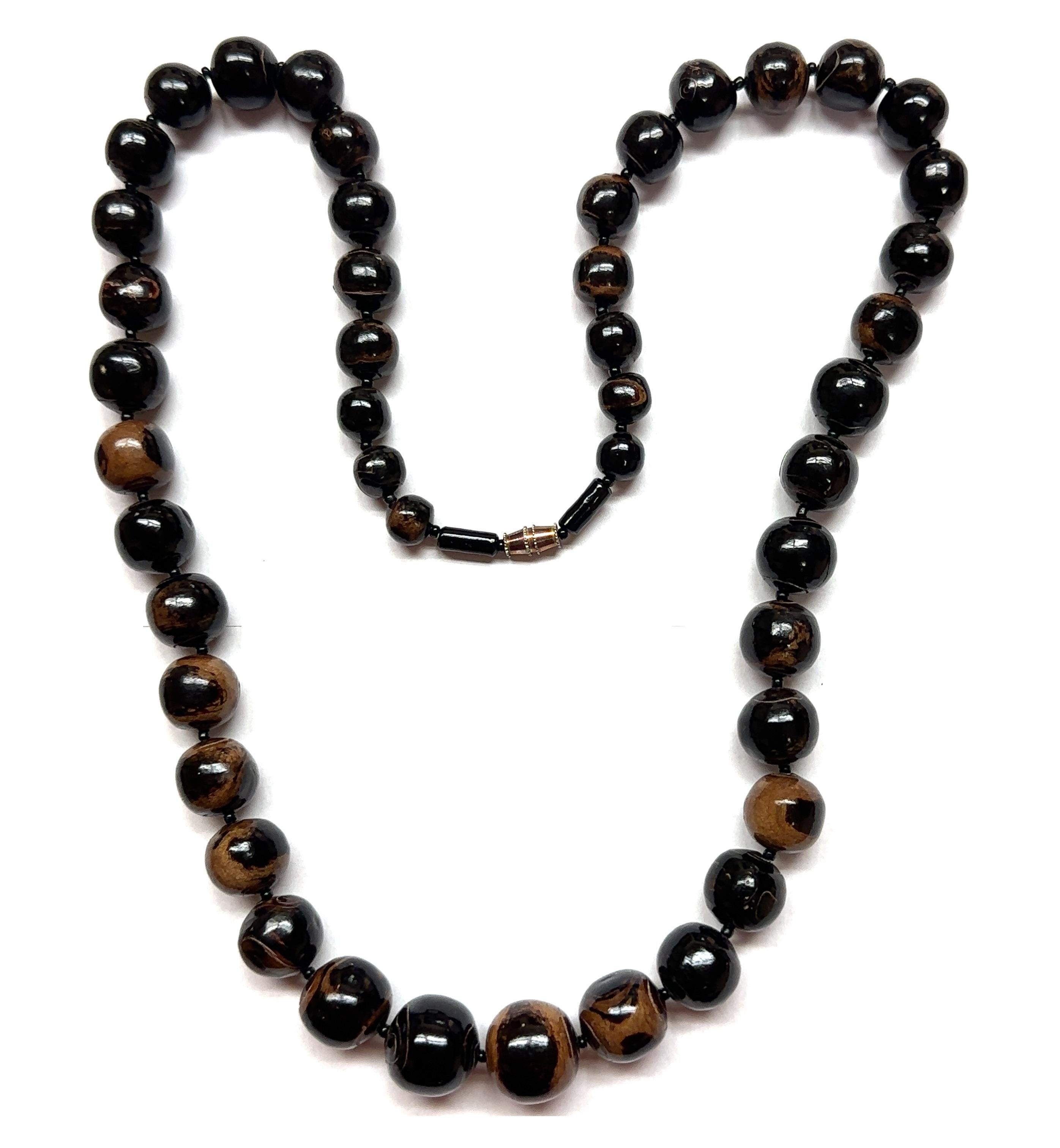 Black Coral necklace - 26.5 inches Natural Black Coral Graduated Bead Necklace In Good Condition For Sale In New York, NY