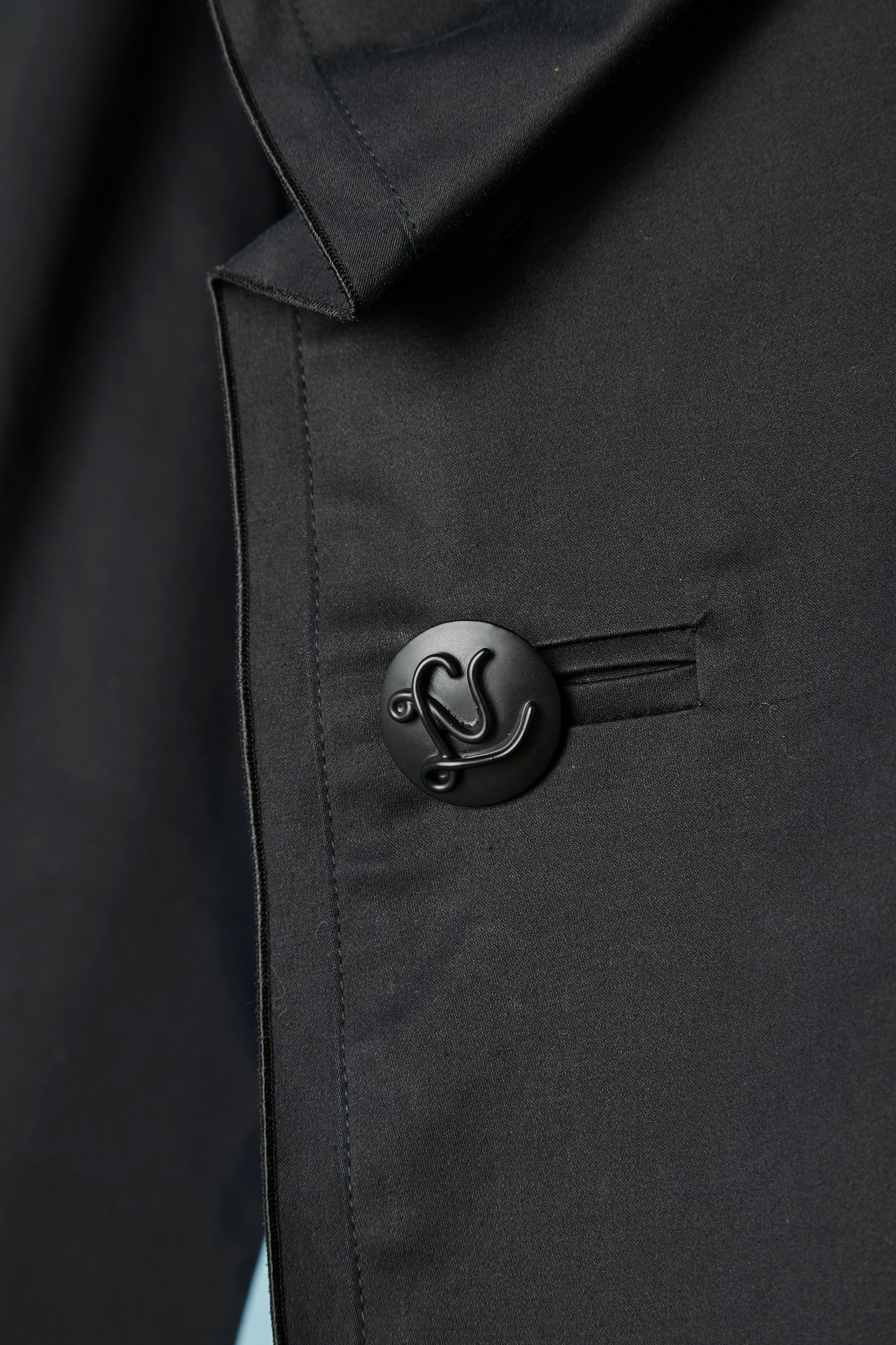 Noir Robe à double boutonnage en coton noir avec bouton de marque Louis Vuitton  en vente