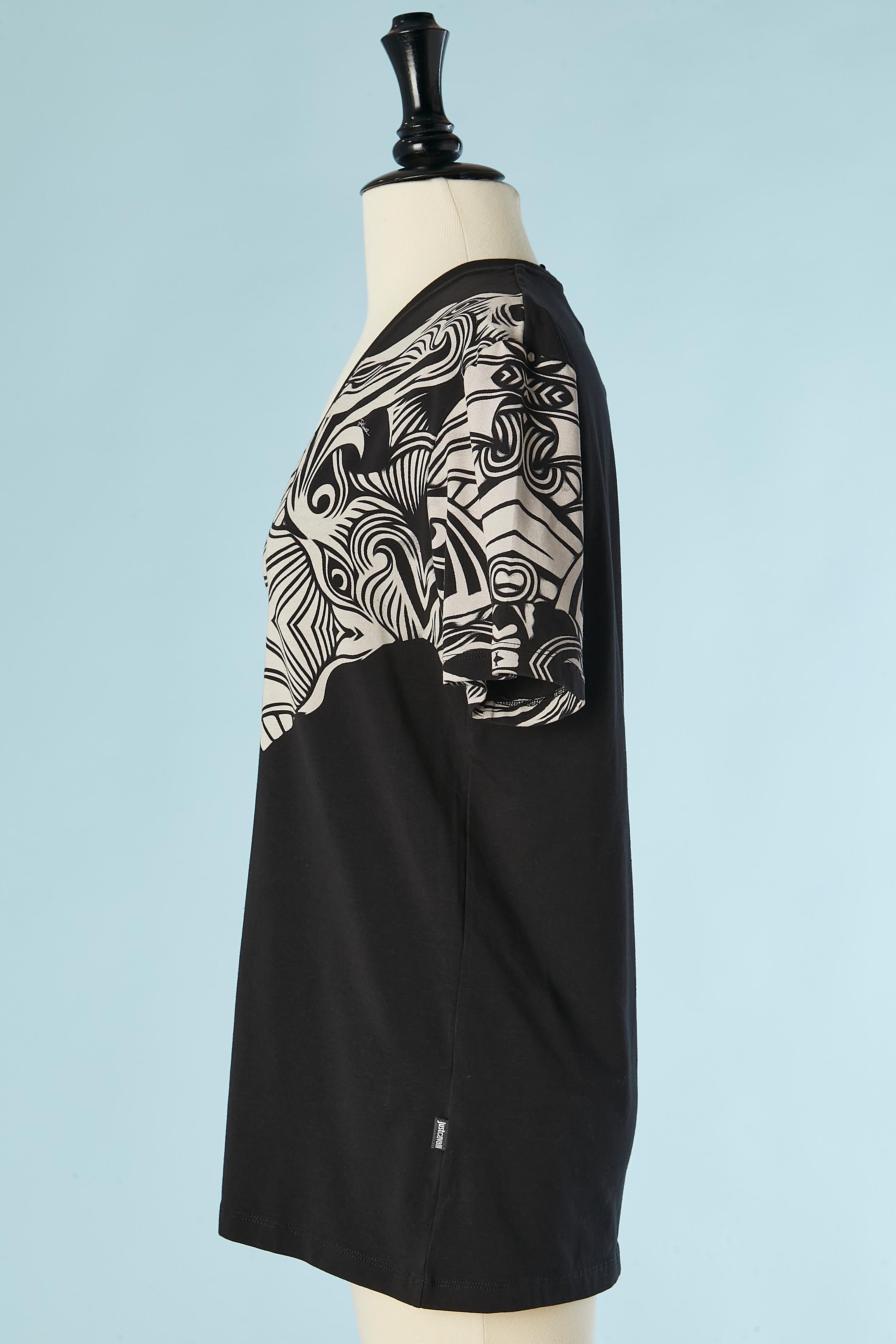 Women's or Men's Black cotton jersey tee-shirt with grey tribal print Just Cavalli For Sale
