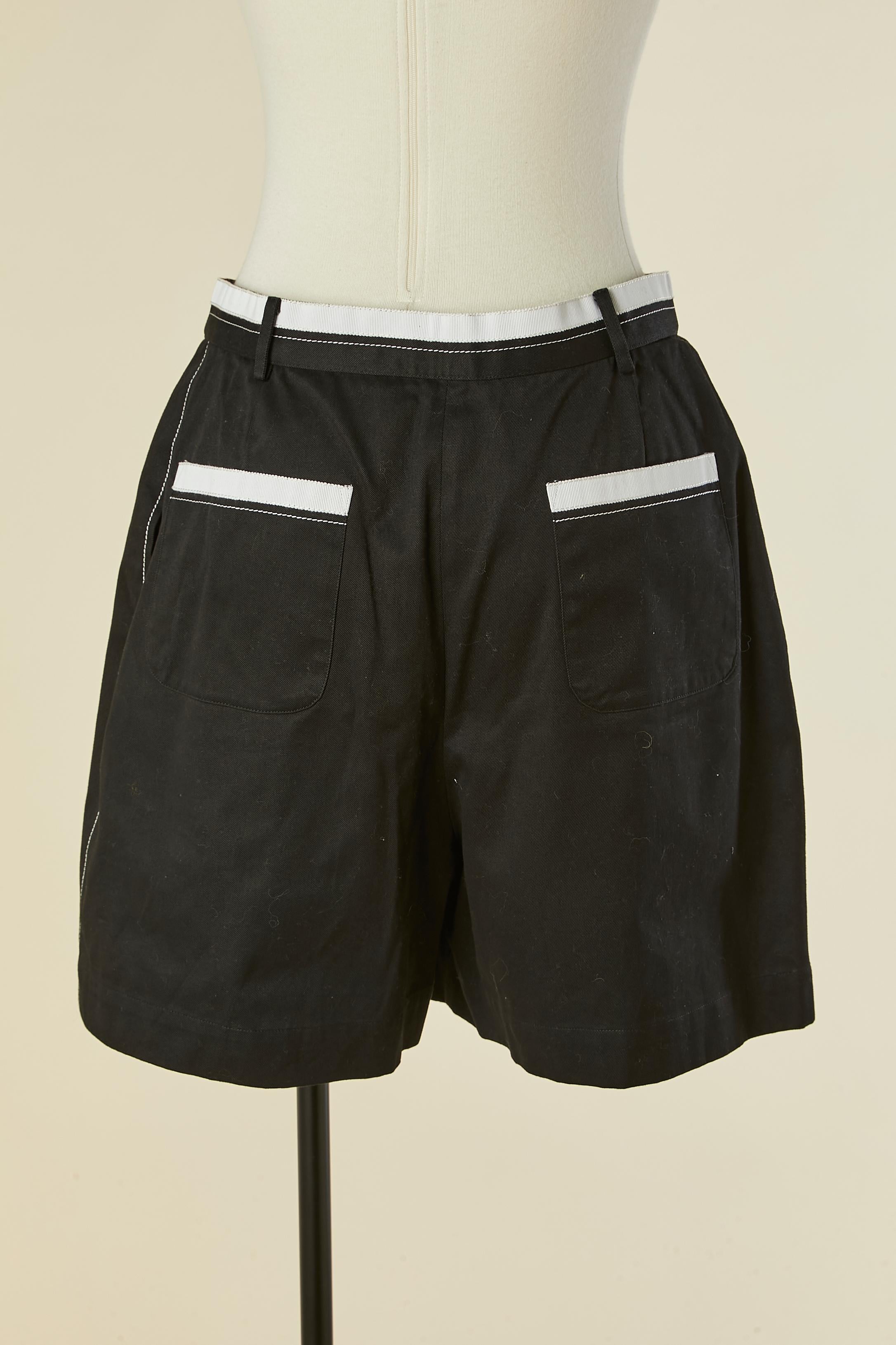 De las mujeres Pantalón corto de algodón negro con ribete de gros-grain blanco CHANEL en venta