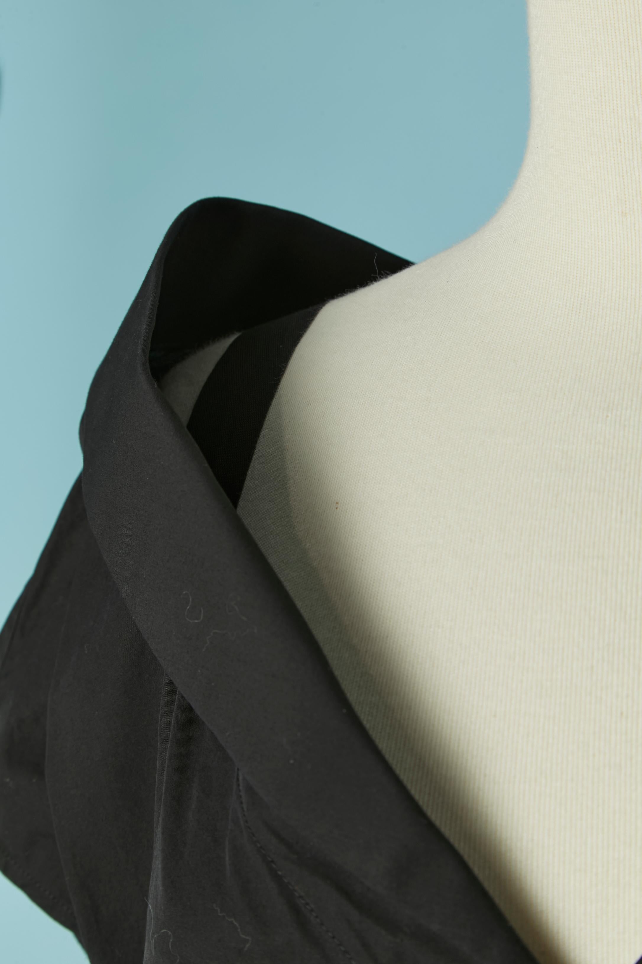 Top de algodón negro. Correa para el hombro en el interior de la parte superior. 
TALLA 46 (It) 42 (Fr) L 