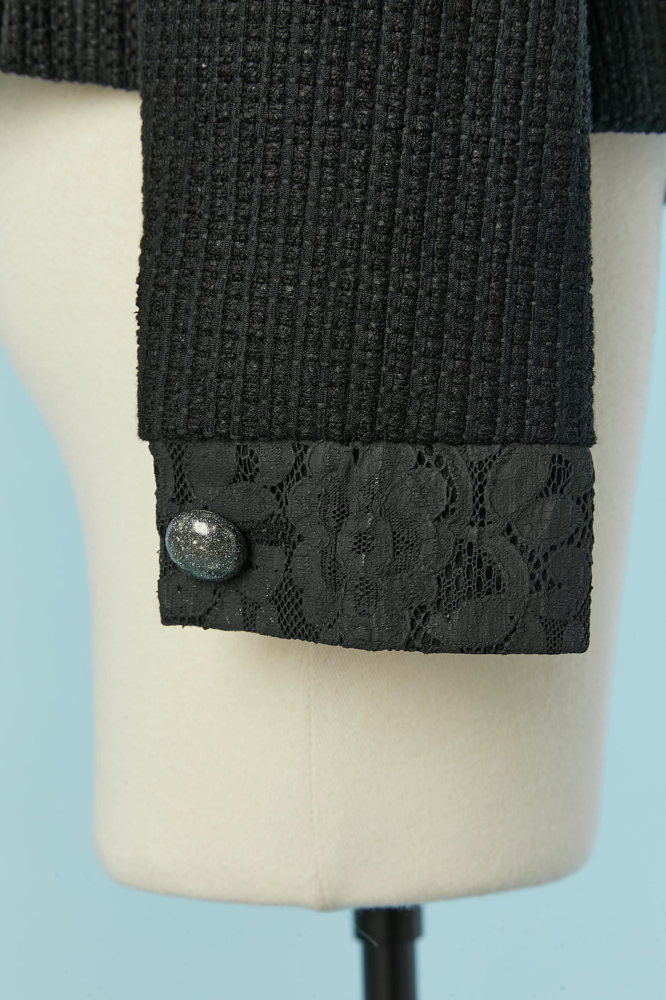 Giacca in tweed di cotone nero con inserto in pizzo Coates Chanel FW 2005 in vendita 2