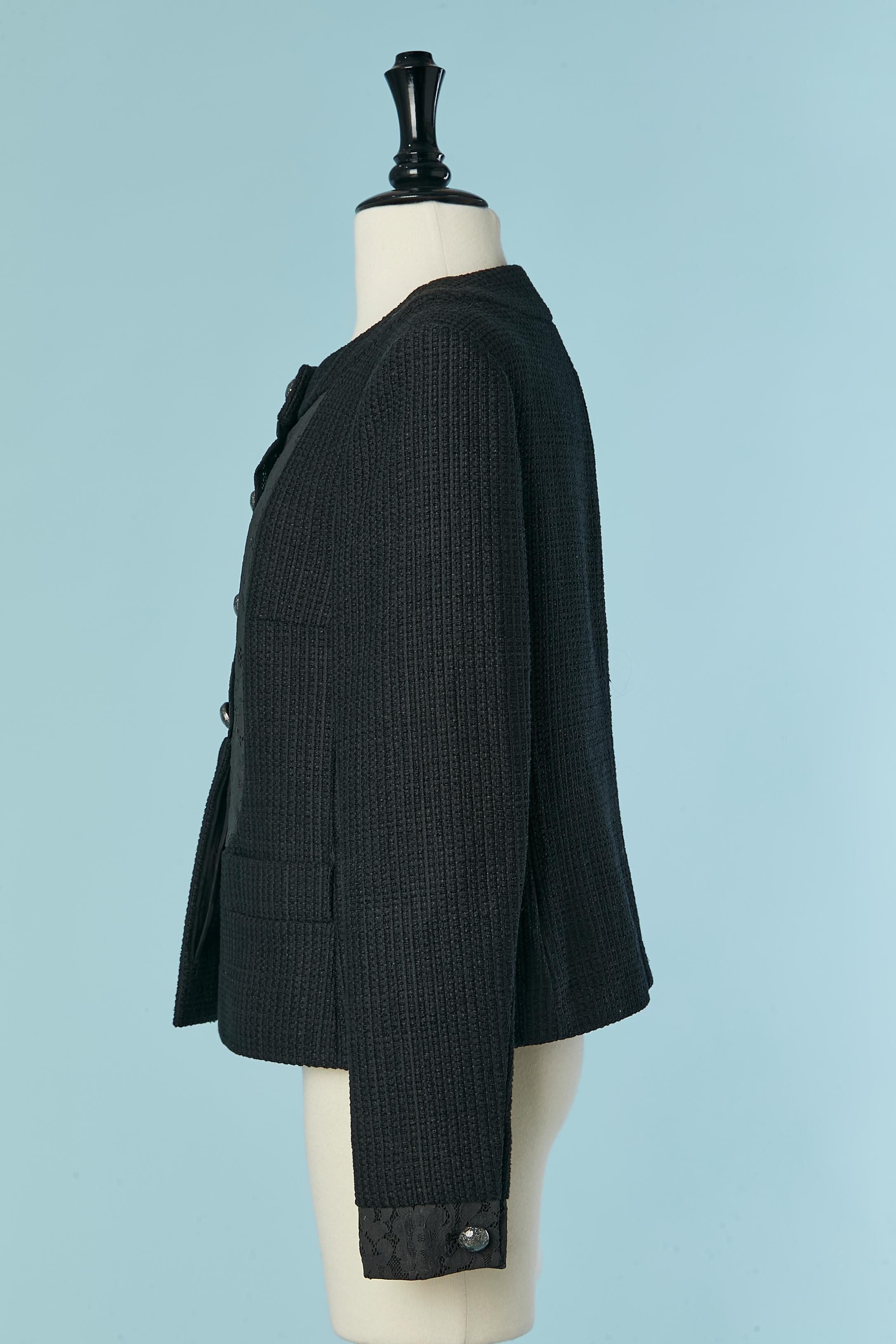 Giacca in tweed di cotone nero con inserto in pizzo Coates Chanel FW 2005 in vendita 3