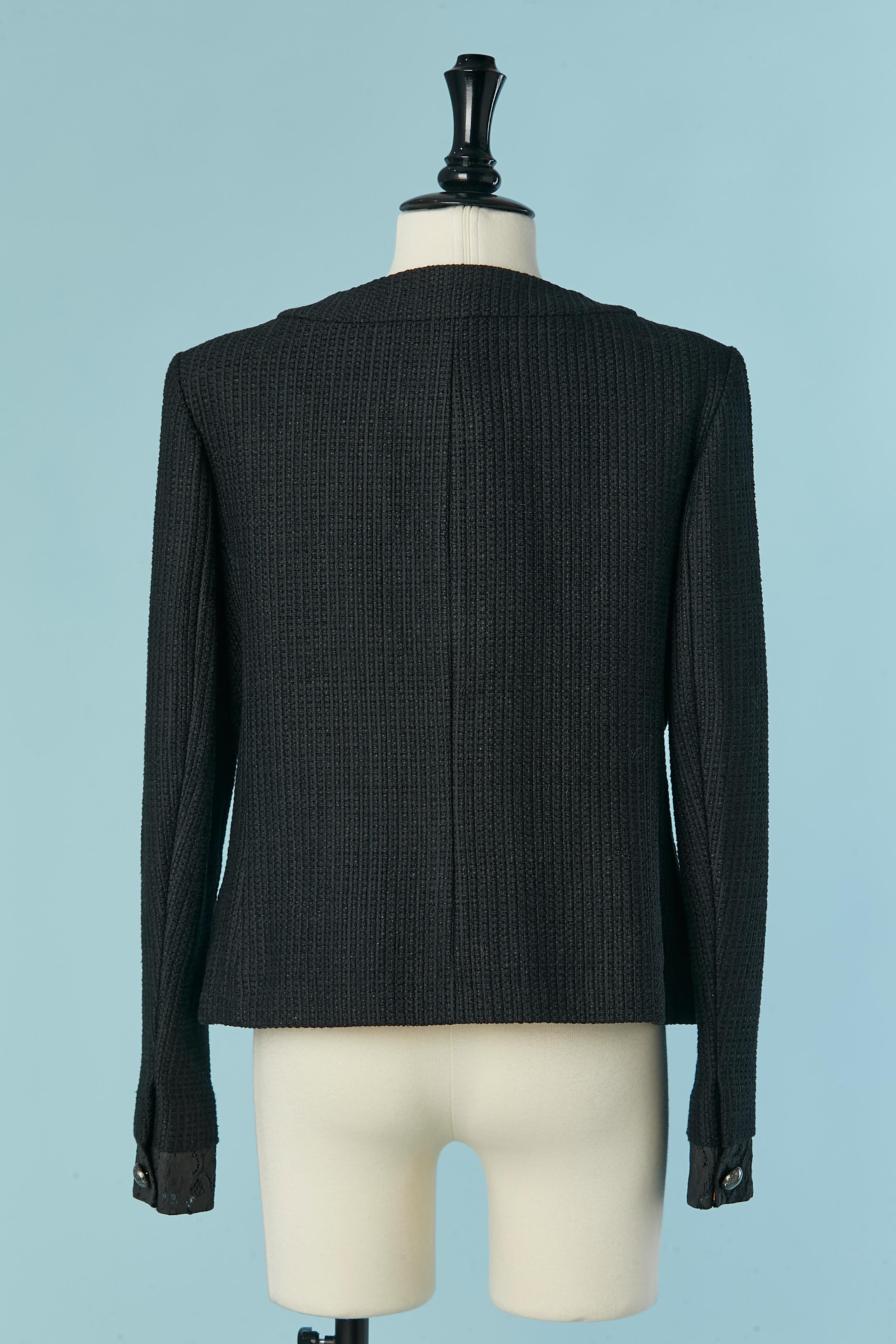Giacca in tweed di cotone nero con inserto in pizzo Coates Chanel FW 2005 in vendita 4