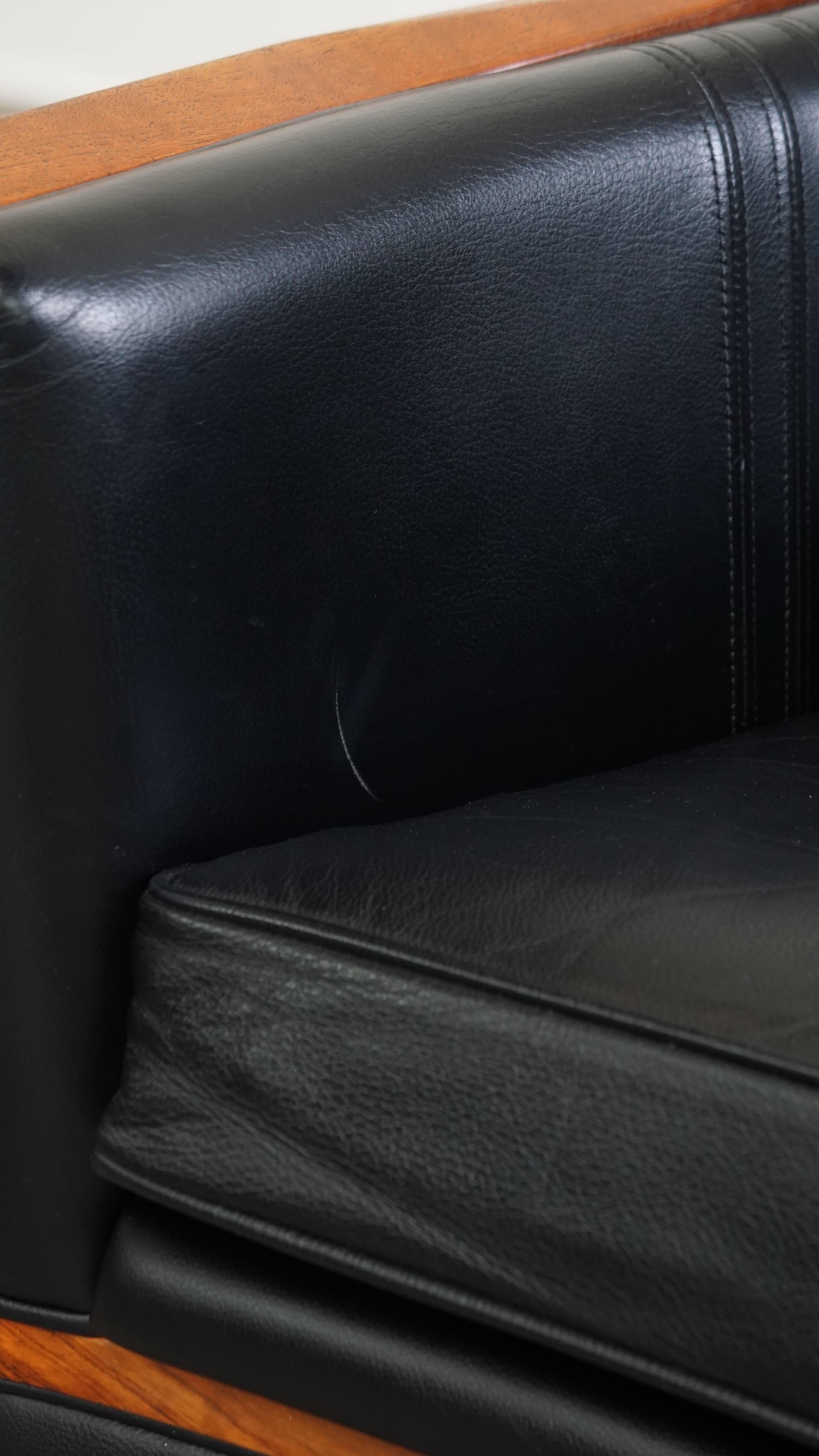 Black Cowhide Leather and Wooden Art Deco Armchair For Sale 6