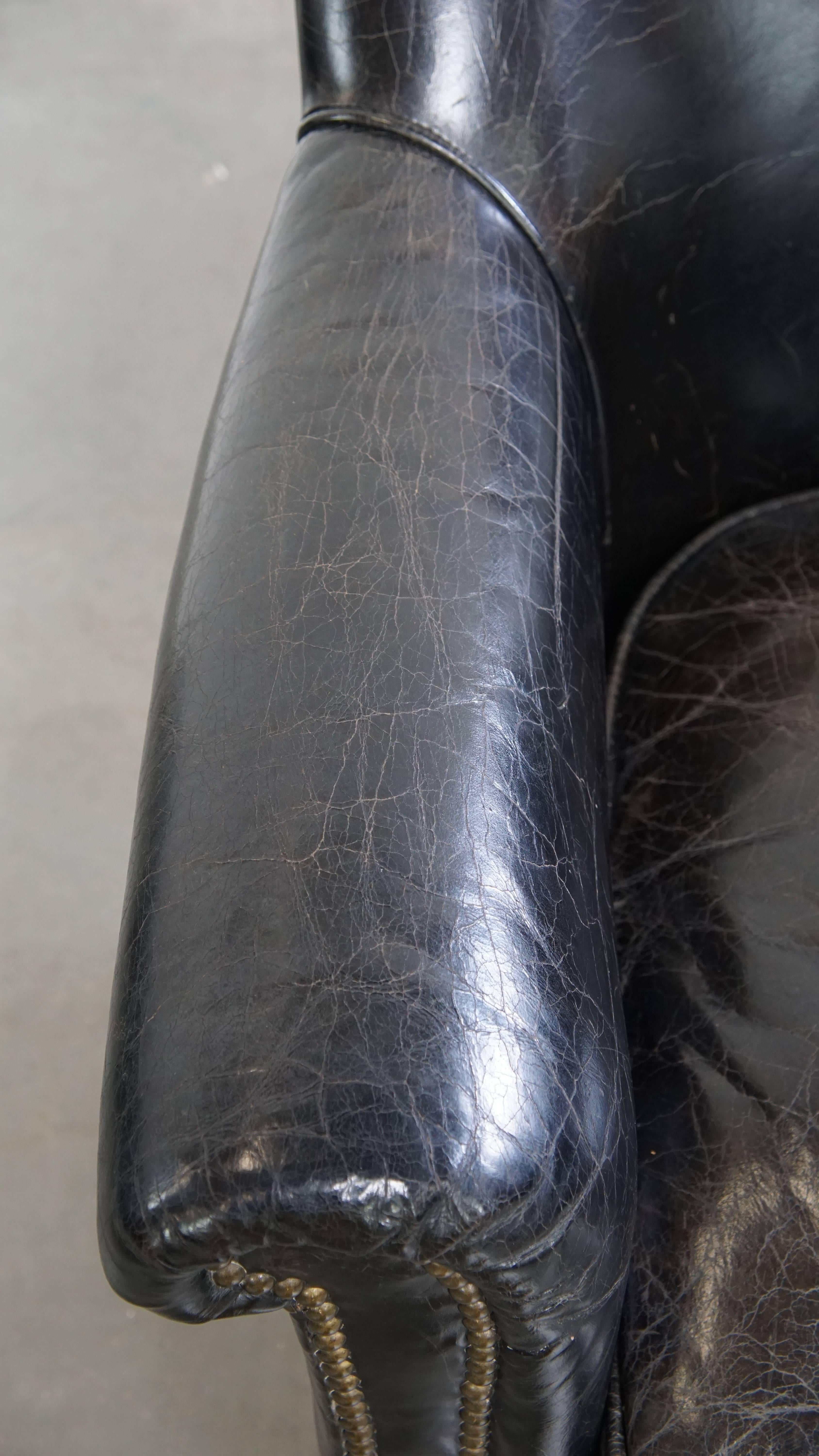 Black cowhide leather armchair Cuero de vaca en venta