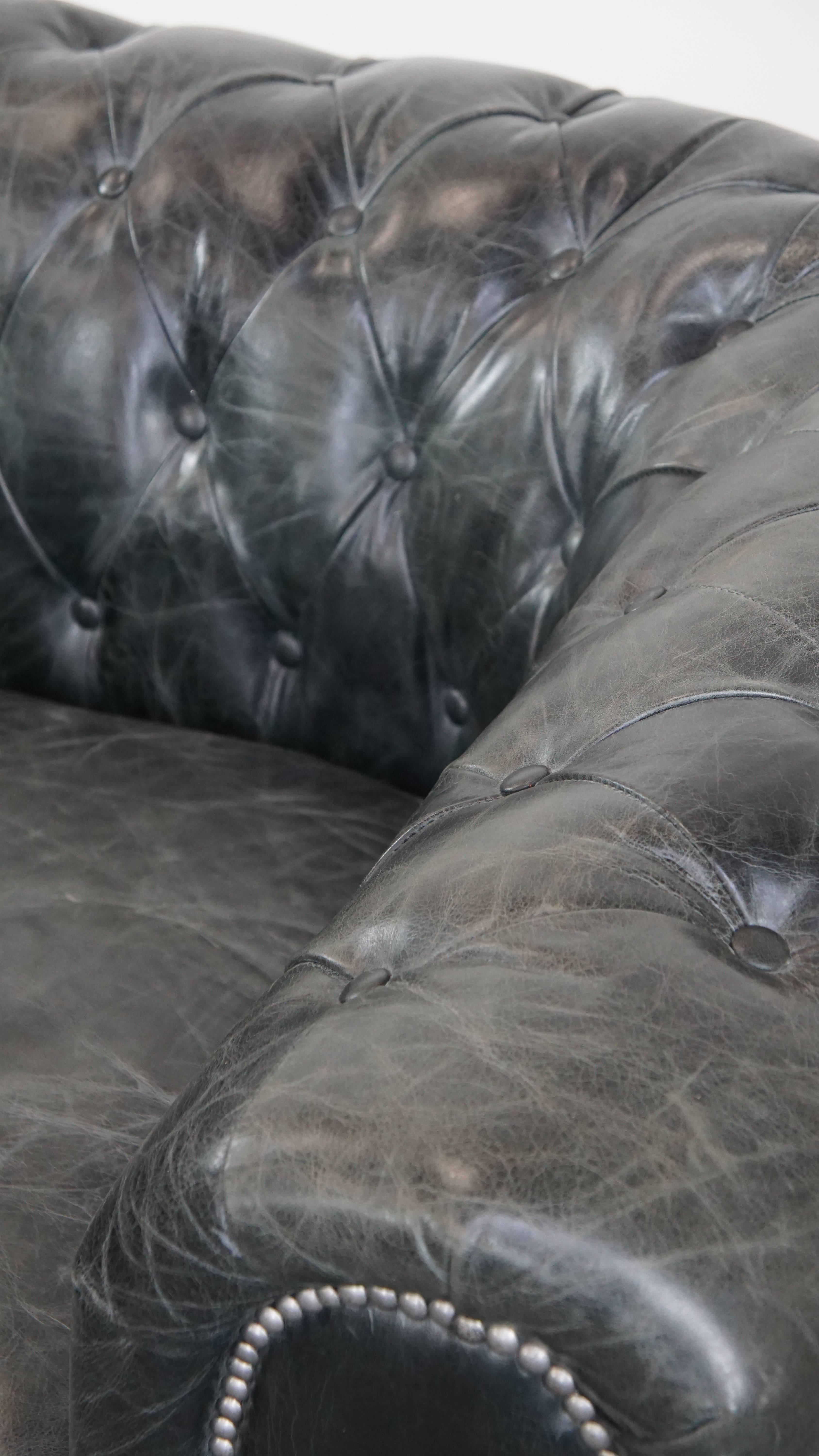 Chesterfield-Sessel aus schwarzem Rindsleder im Angebot 6