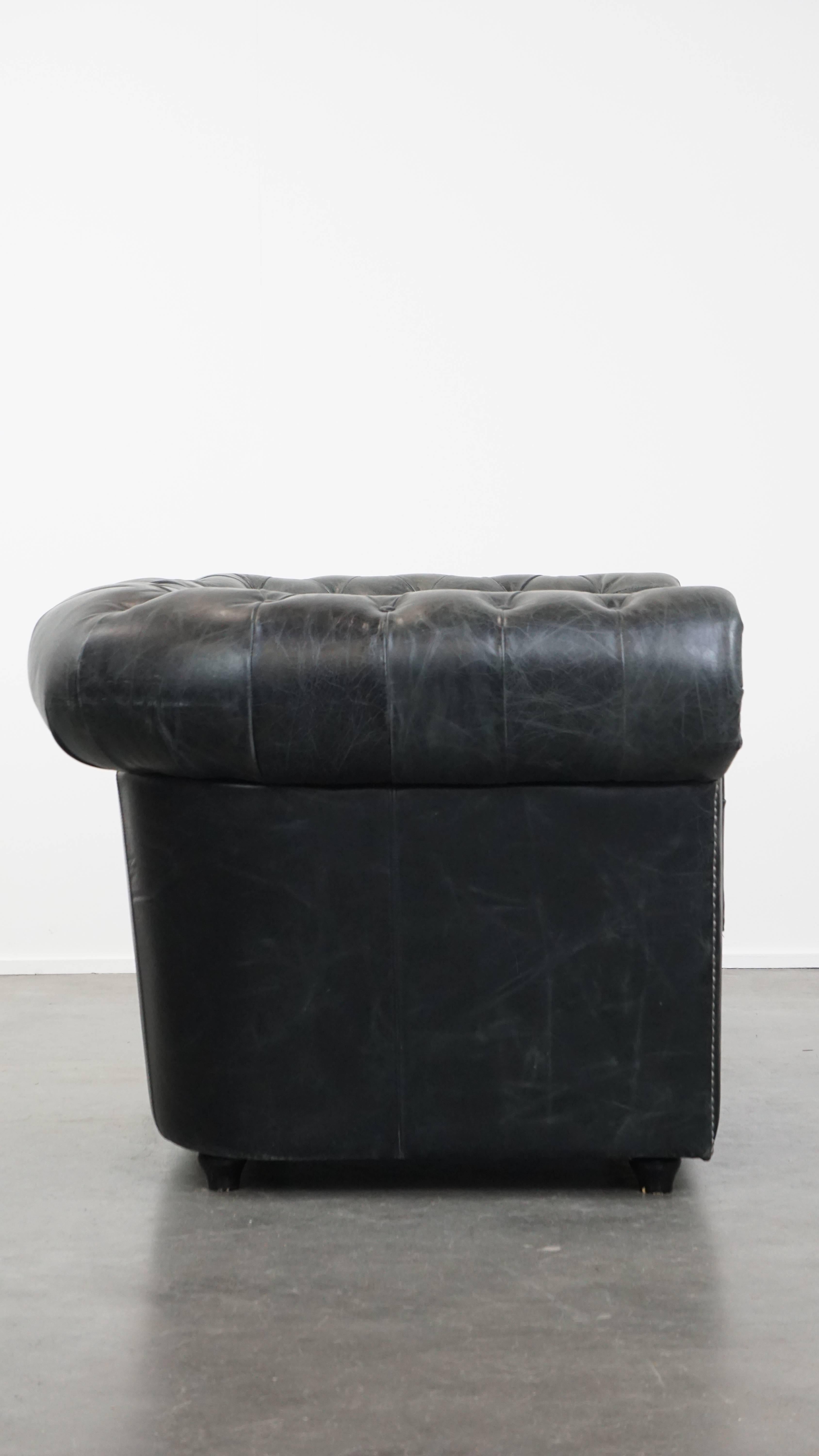 Chesterfield-Sessel aus schwarzem Rindsleder (Klassisch-römisch) im Angebot