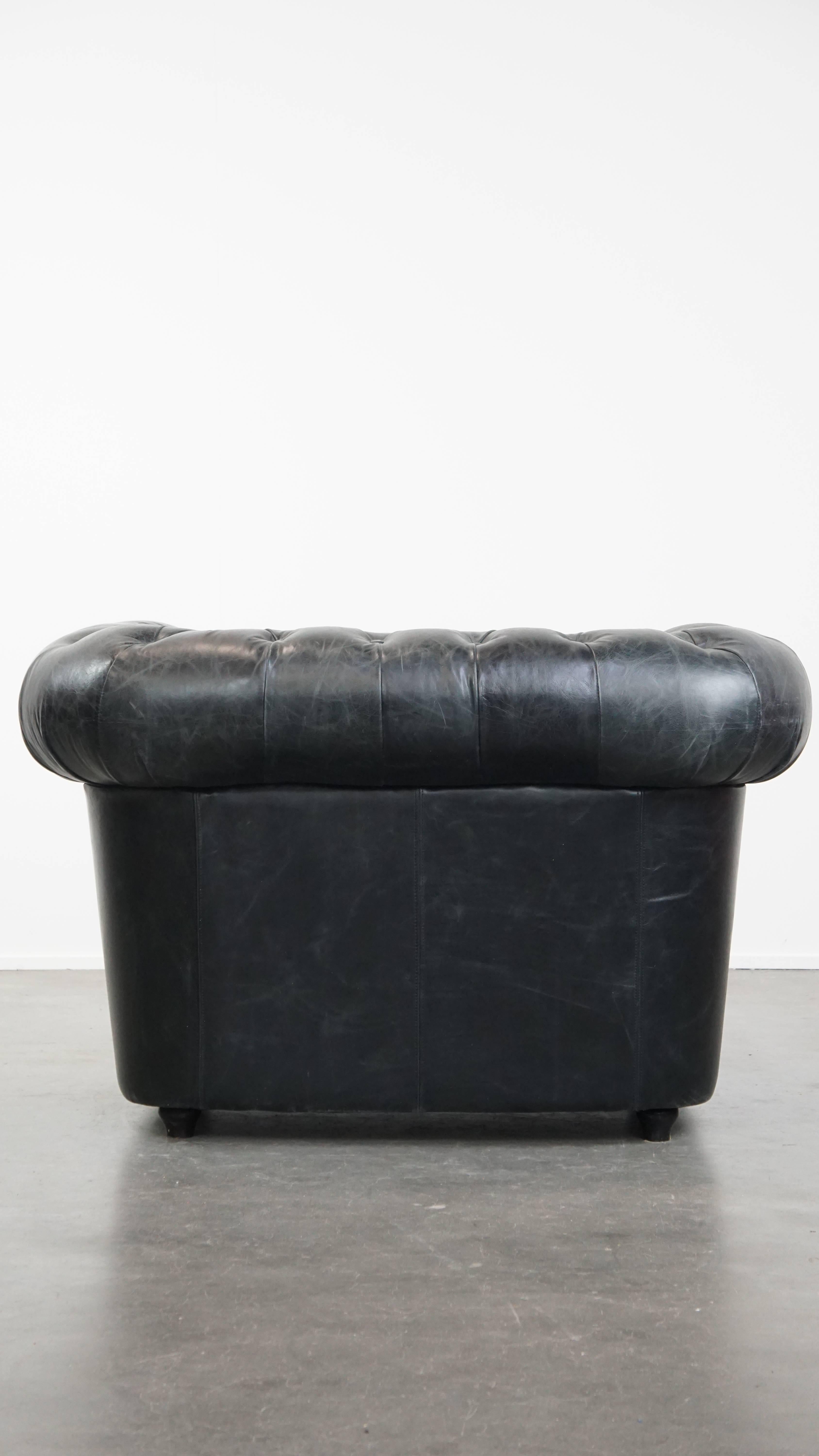 Chesterfield-Sessel aus schwarzem Rindsleder (Handgefertigt) im Angebot