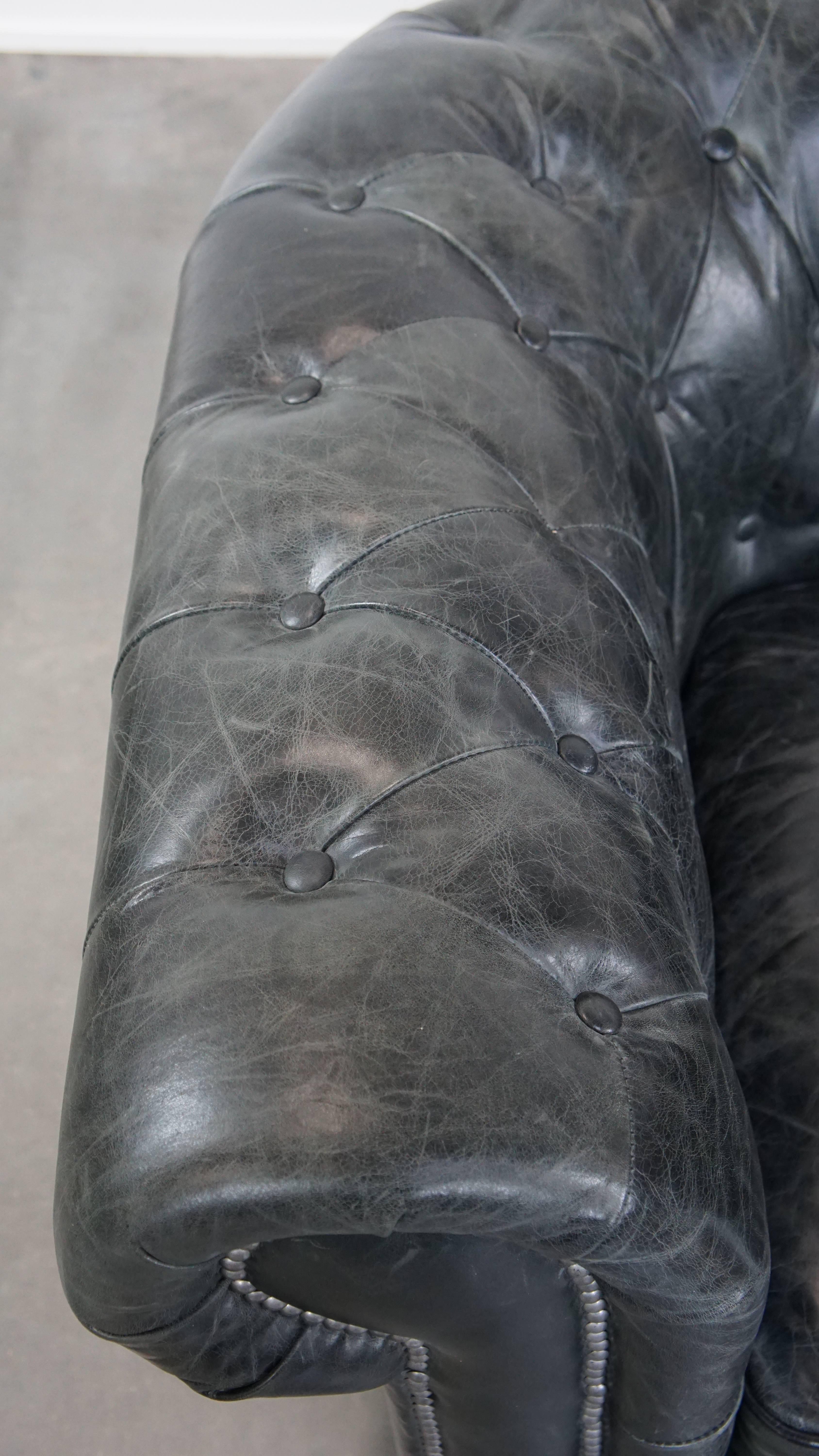 Chesterfield-Sessel aus schwarzem Rindsleder im Angebot 1