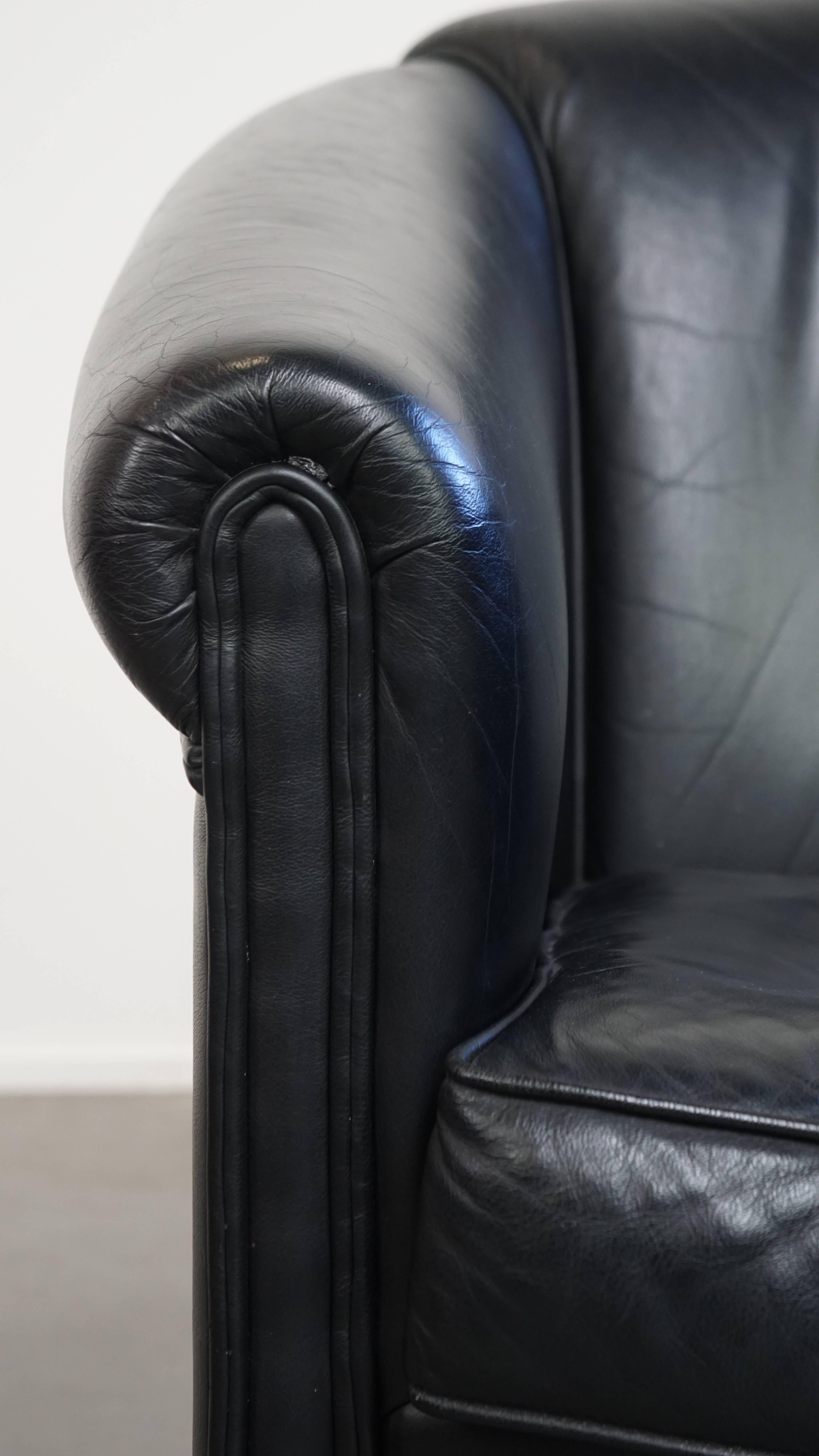 Black Cowhide Leather English-Style Club Chair with a Timeless Design For Sale 4