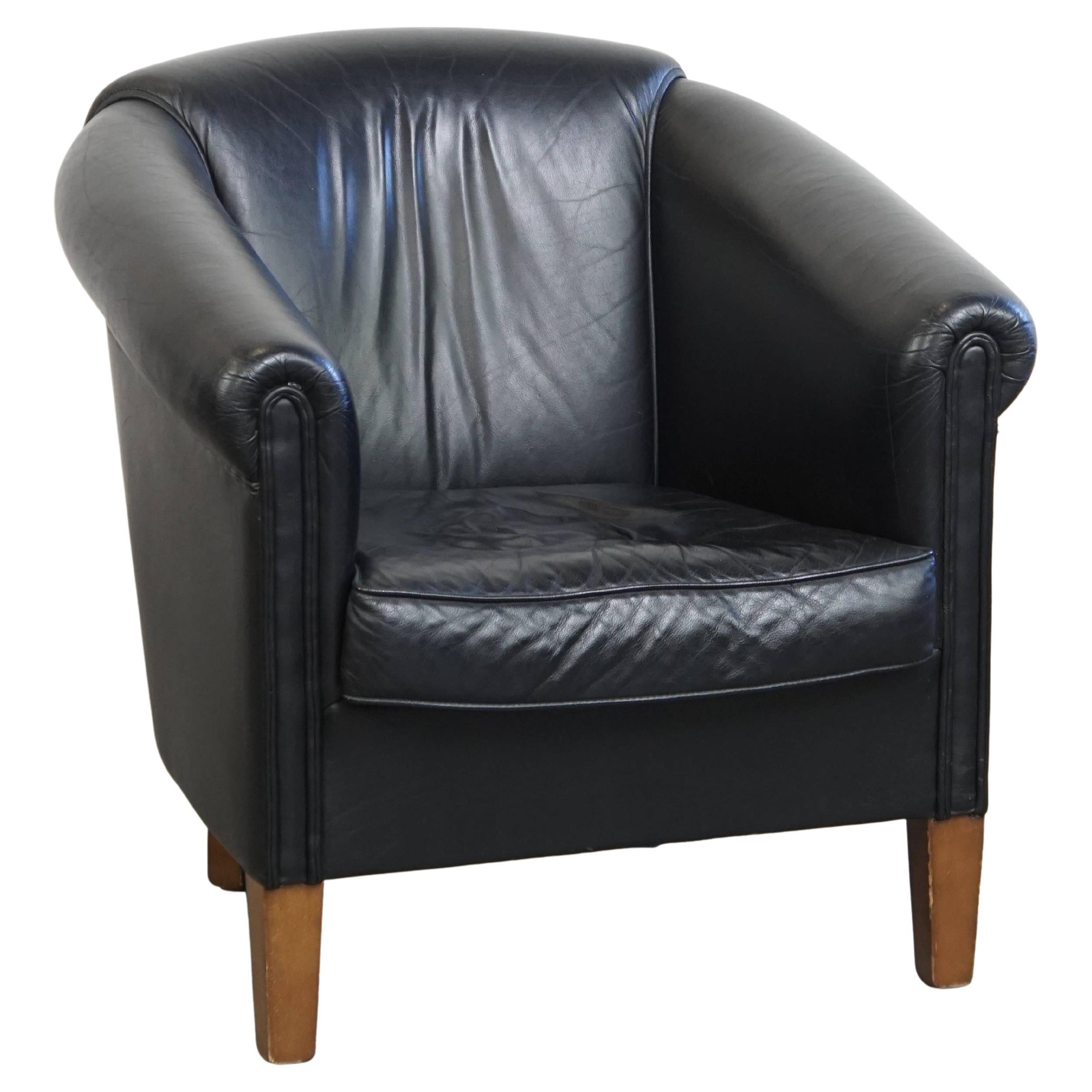 Black Cowhide Leather English-Style Club Chair with a Timeless Design For Sale