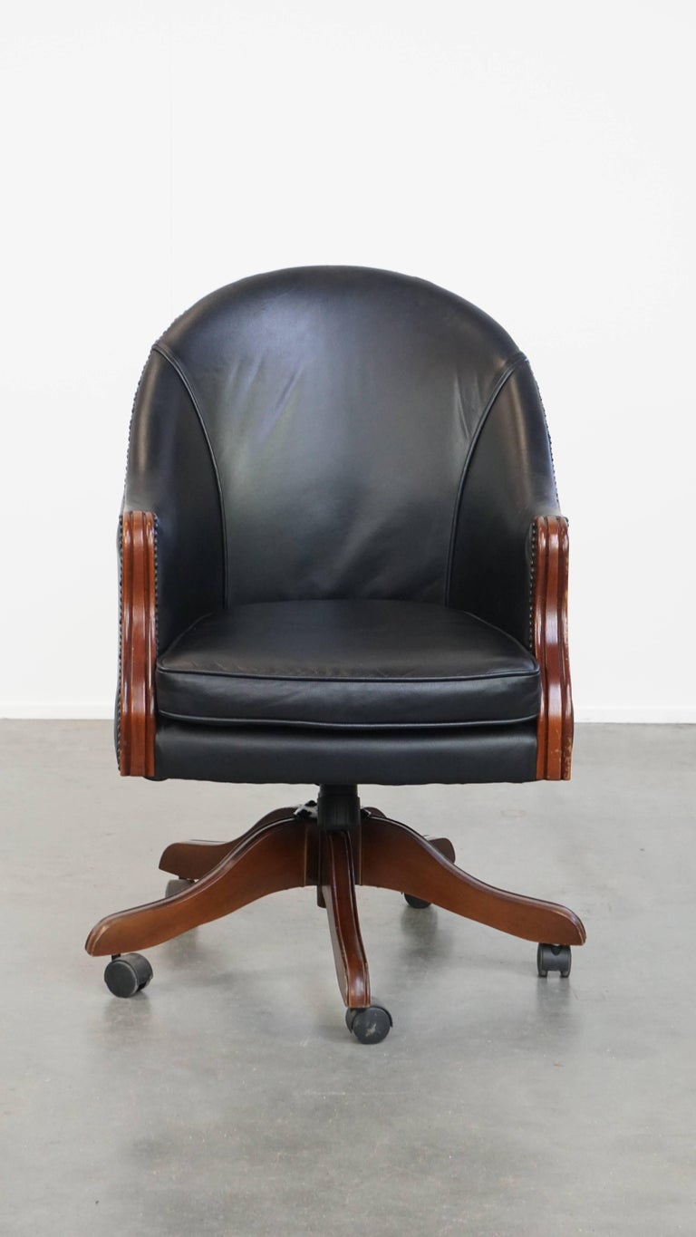 Black Cowhide Leather Office Chair in English Style For Sale at 1stDibs, image size:768x1365