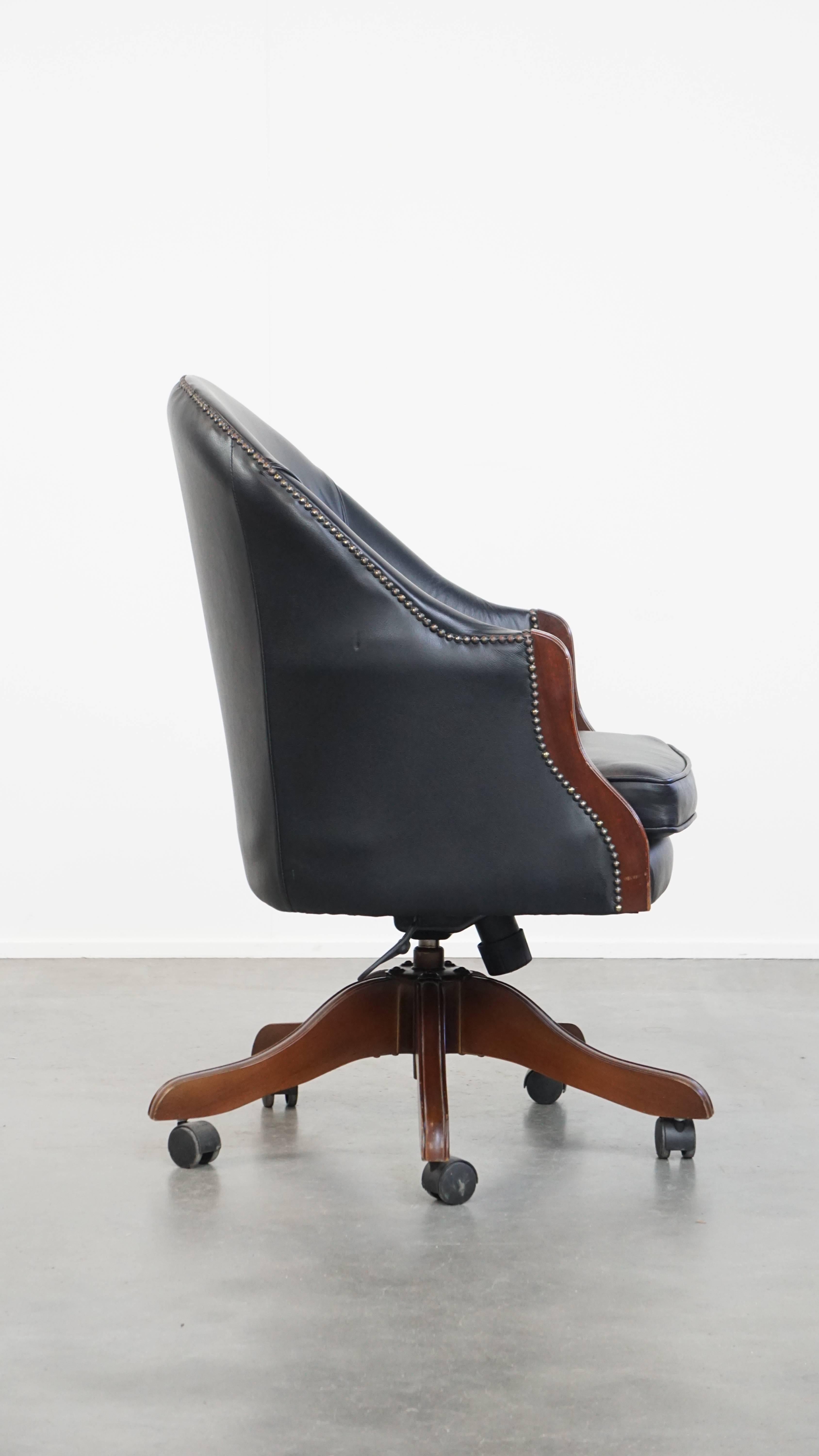 Classical Roman Black Cowhide Leather Office Chair in English Style For Sale