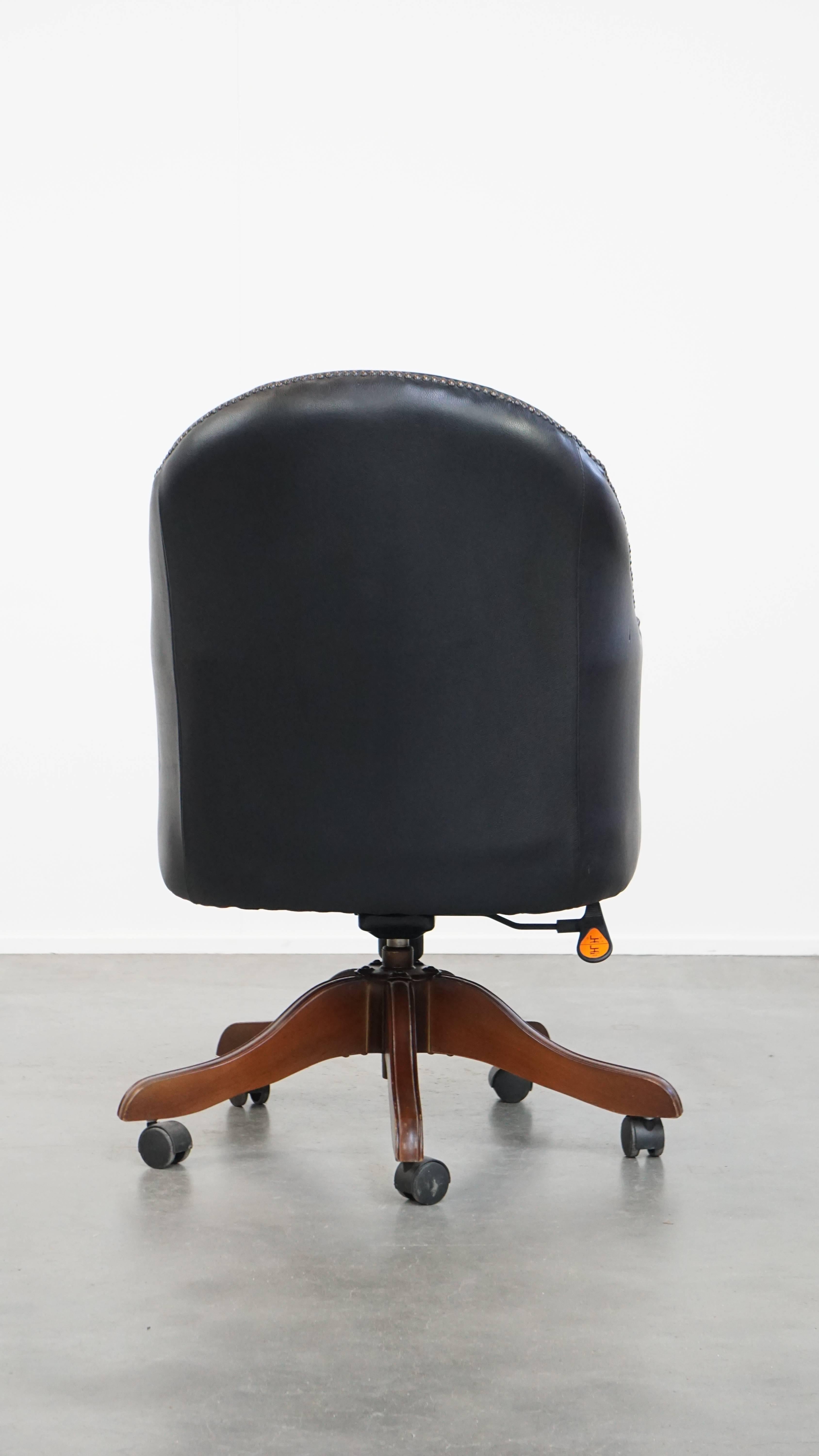 Hand-Crafted Black Cowhide Leather Office Chair in English Style For Sale