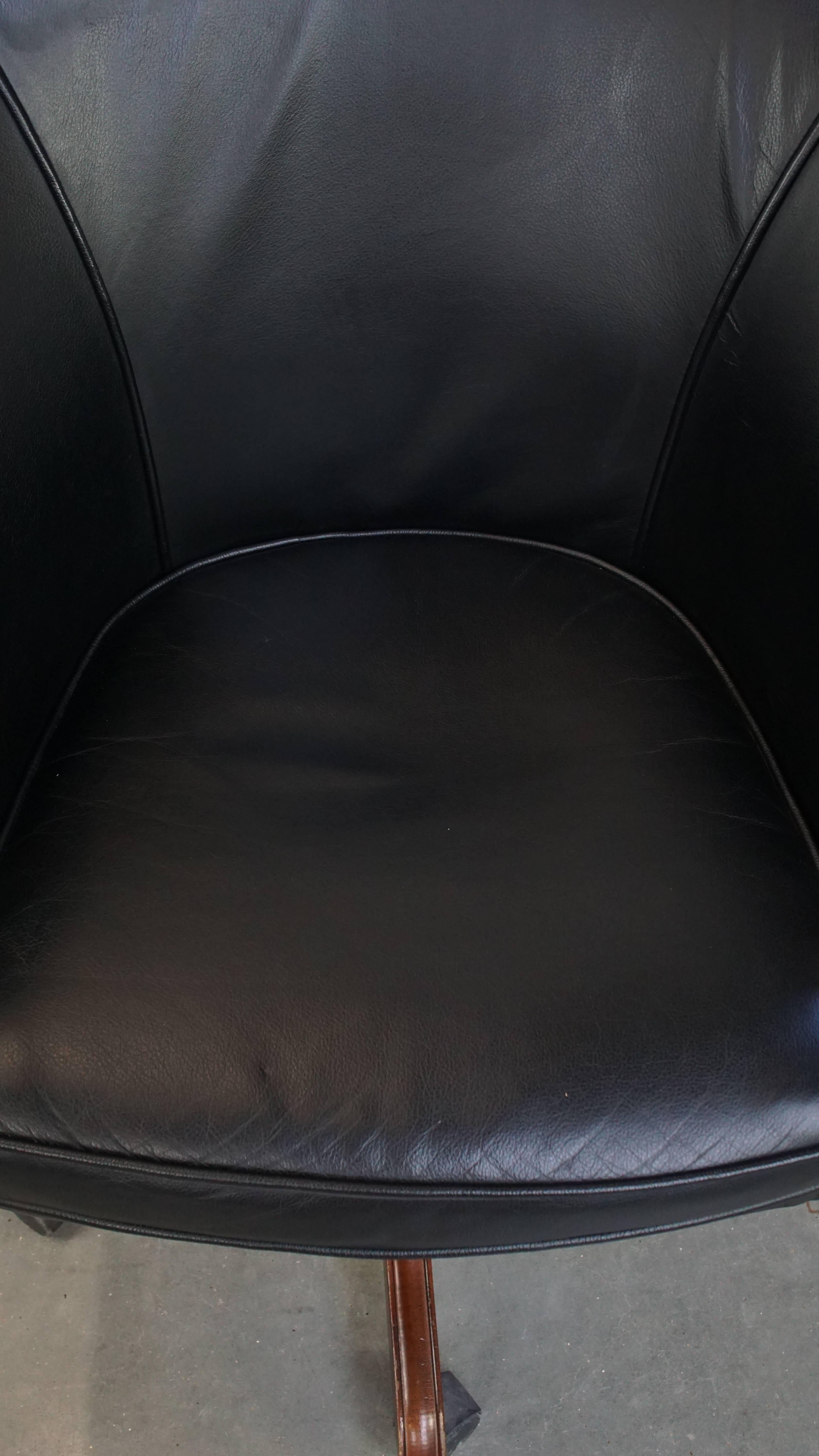 20th Century Black Cowhide Leather Office Chair in English Style For Sale