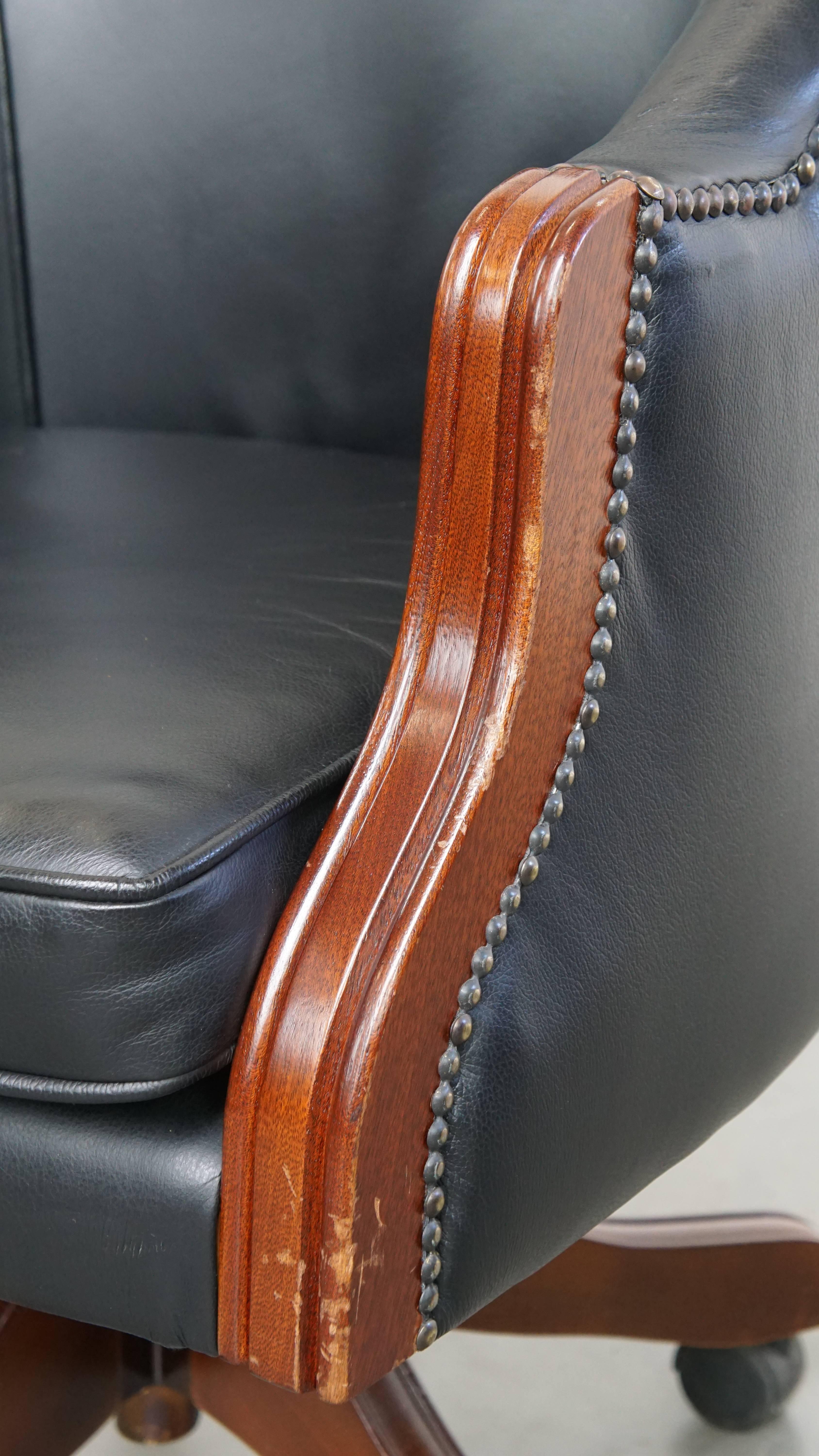 Black Cowhide Leather Office Chair in English Style For Sale 3