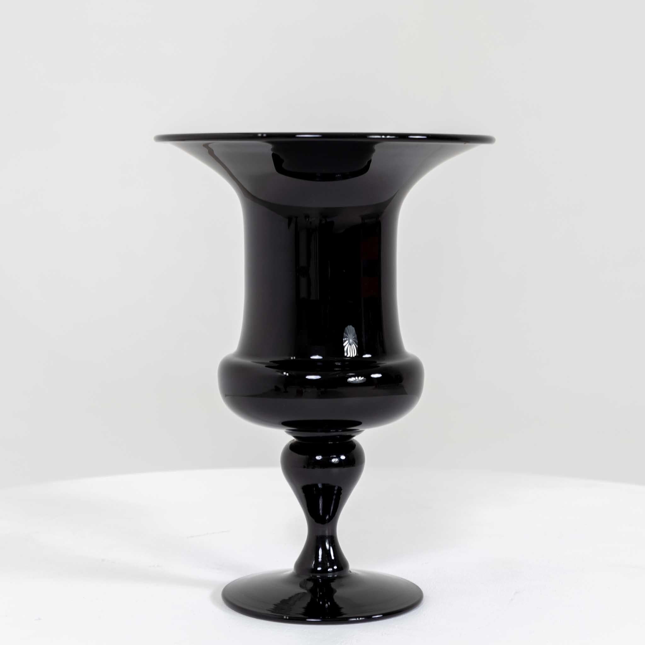 Black Crater Vase, Italy Mid-20th Century In Good Condition For Sale In Greding, DE