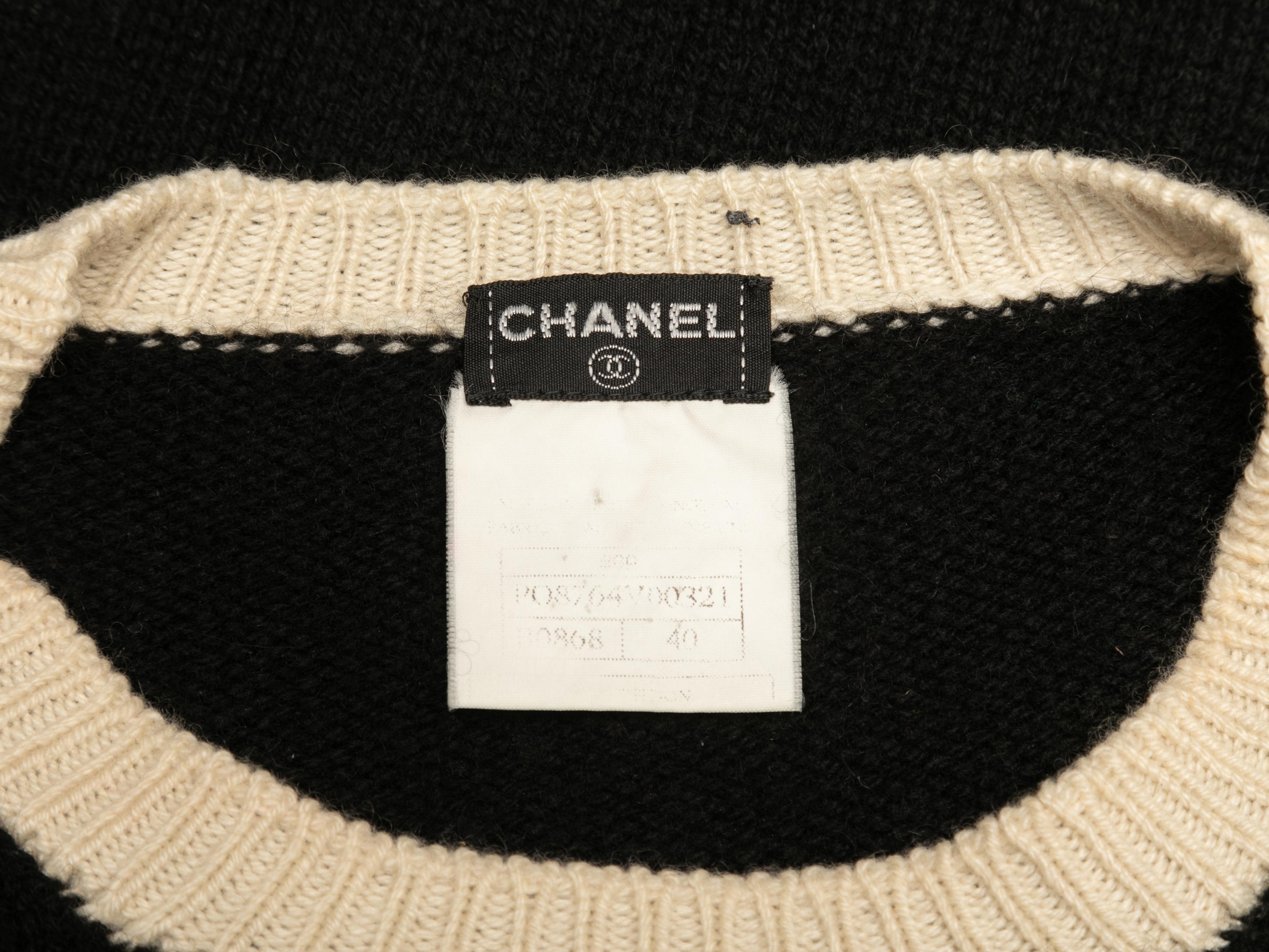 Pull Chanel Intarsia CC en cachemire noir et crème Taille FR 40 Bon état - En vente à New York, NY