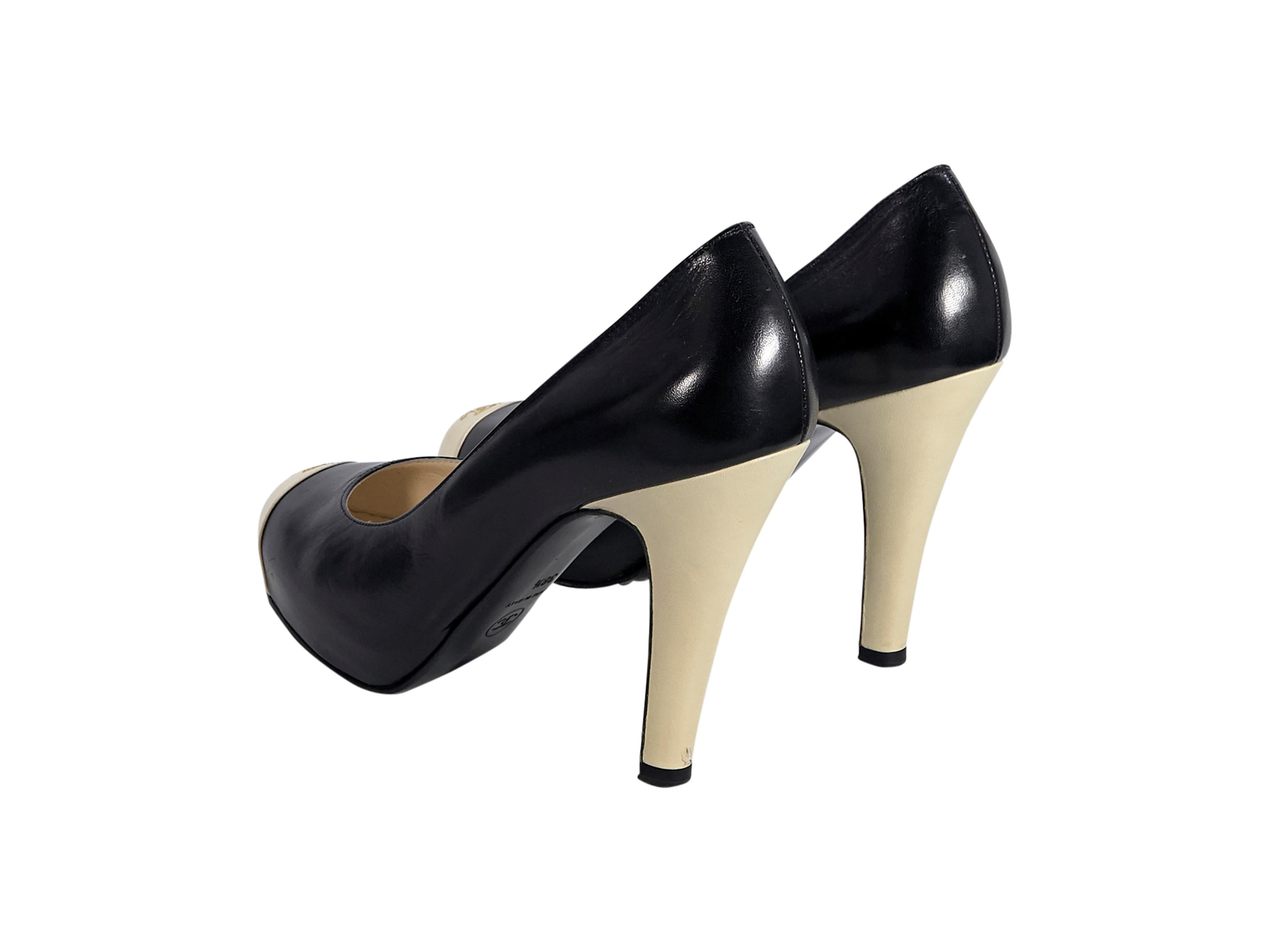Black & Cream Chanel Leather Platform Pumps In Good Condition In New York, NY