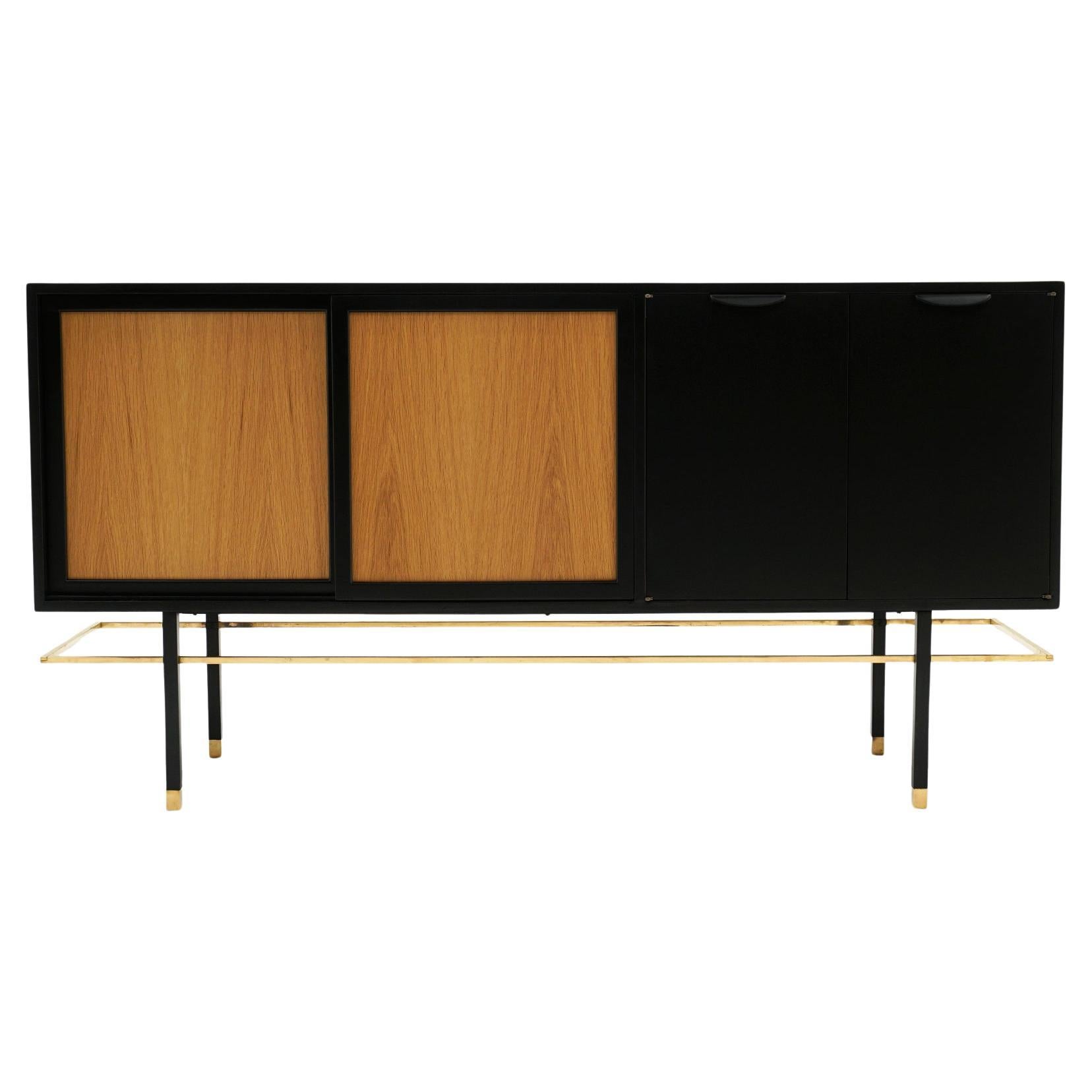 Black Credenza w/ Brass Stretchers by Harvey Probber. en venta
