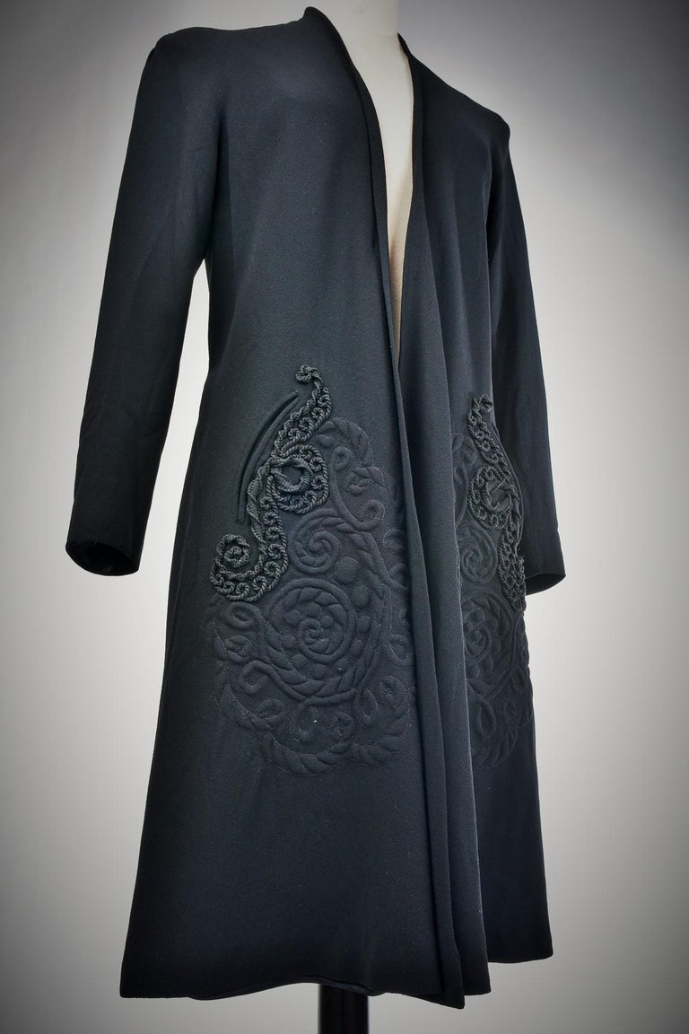 Circa 1945-1949

France Haute Couture

Rare Haute Couture evening coat in black silk jersey crepe by the Parisian house Jean Dessès made at the end of the Second World War. Flared cut with raglan sleeves very slightly shouldered, open front with